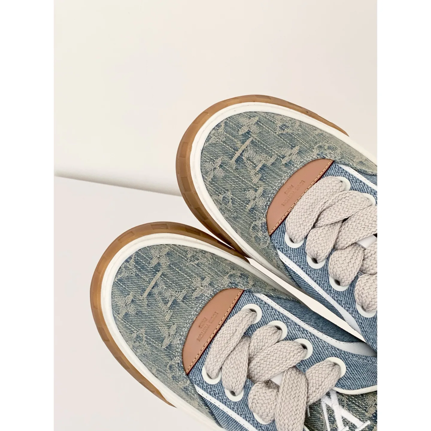 Women's Sneakers LOUIS VUITTON 18375771