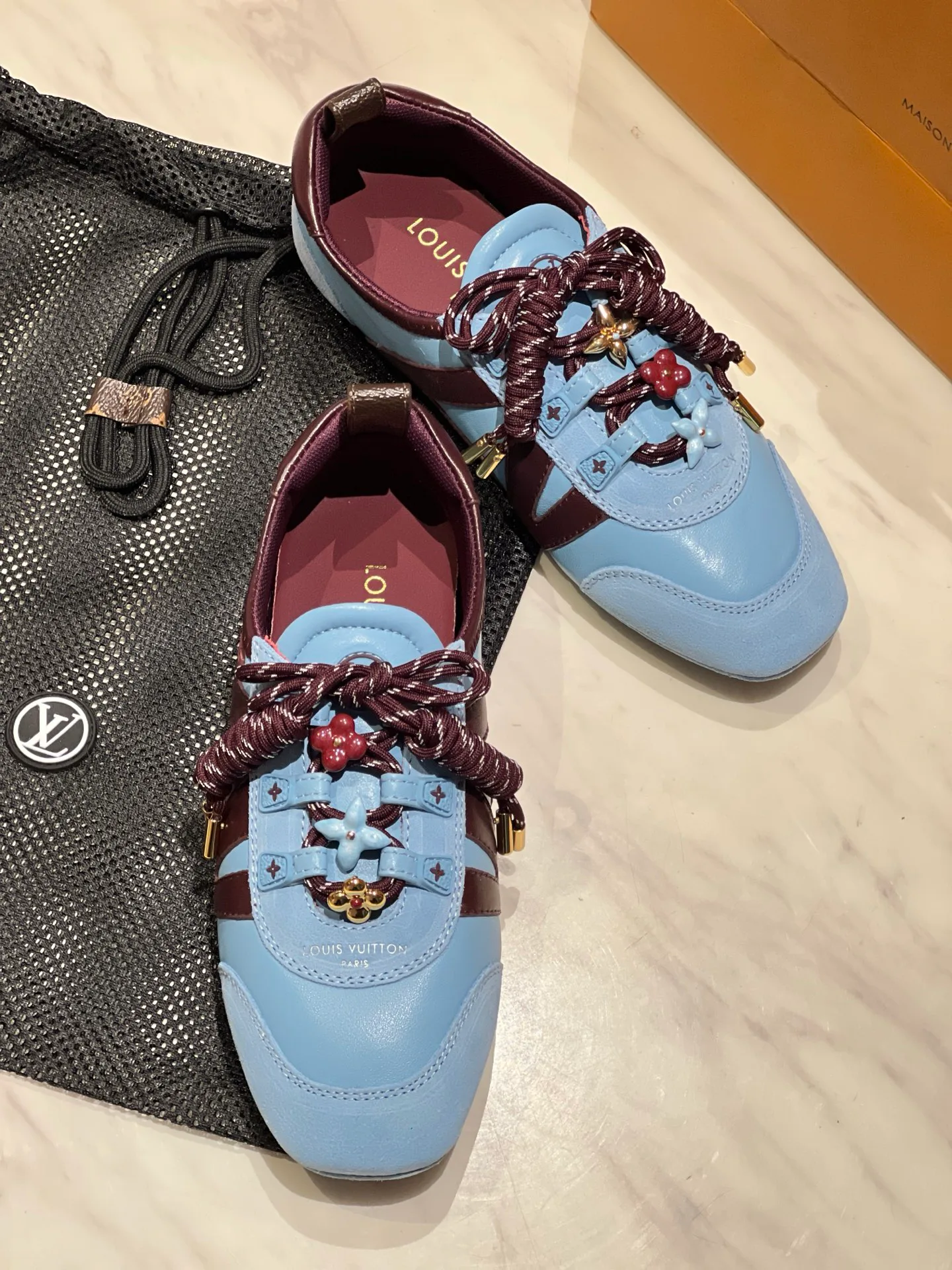 Women's Sneakers LOUIS VUITTON 18194163