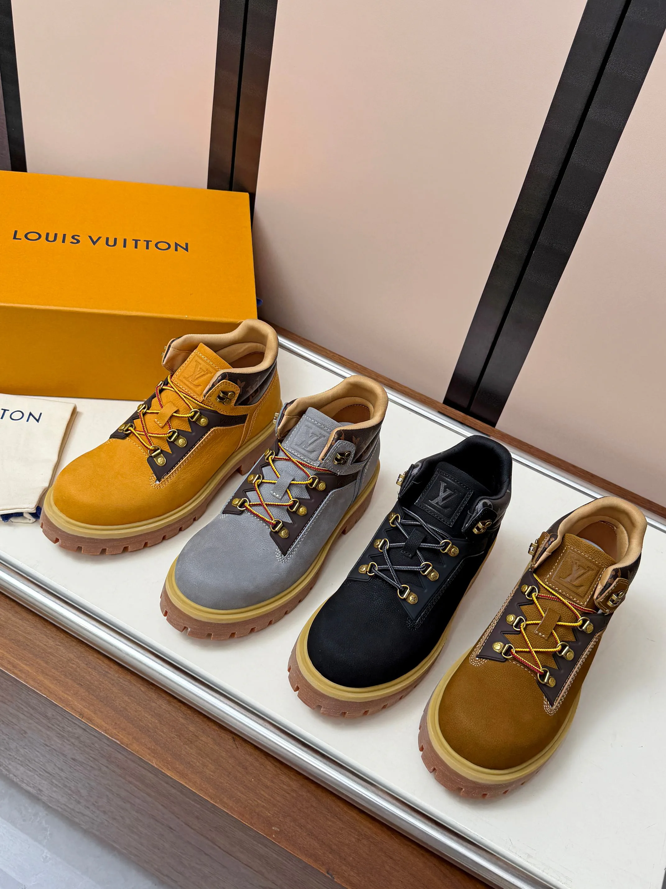 Women's Ankle Boots LOUIS VUITTON 18417473