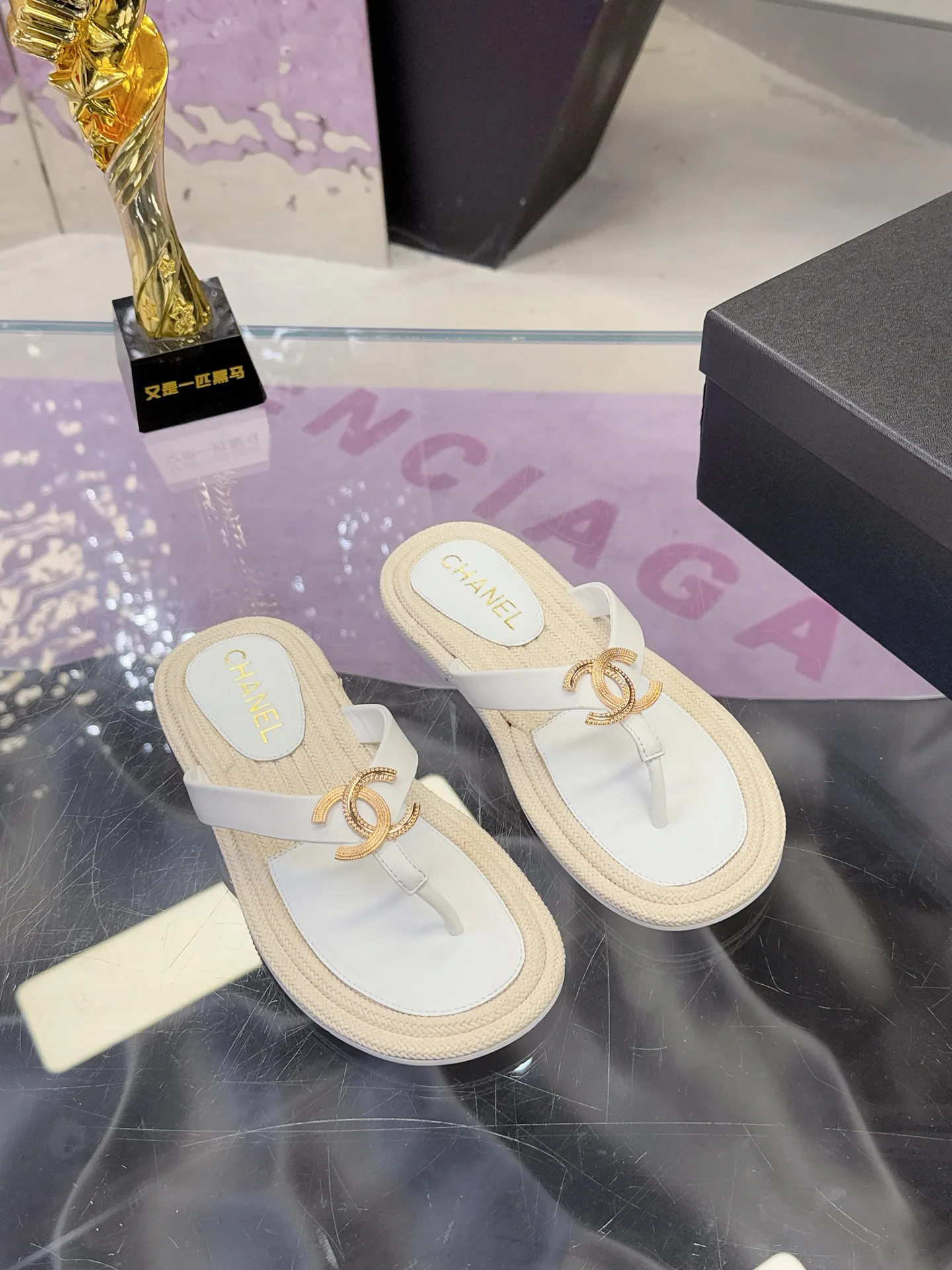 Women's Flip-Flops CHANEL 16978436