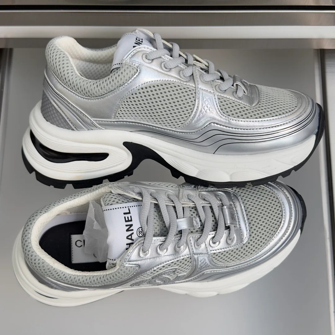 Women's Sneakers CHANEL 19552582