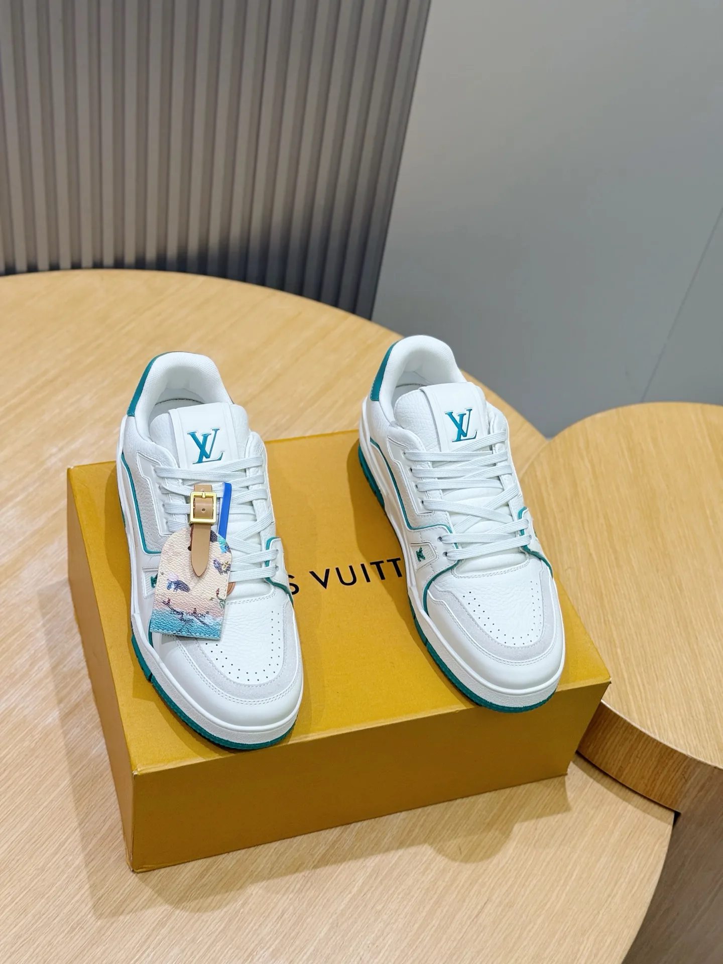 Men's Sneakers LOUIS VUITTON 18400373