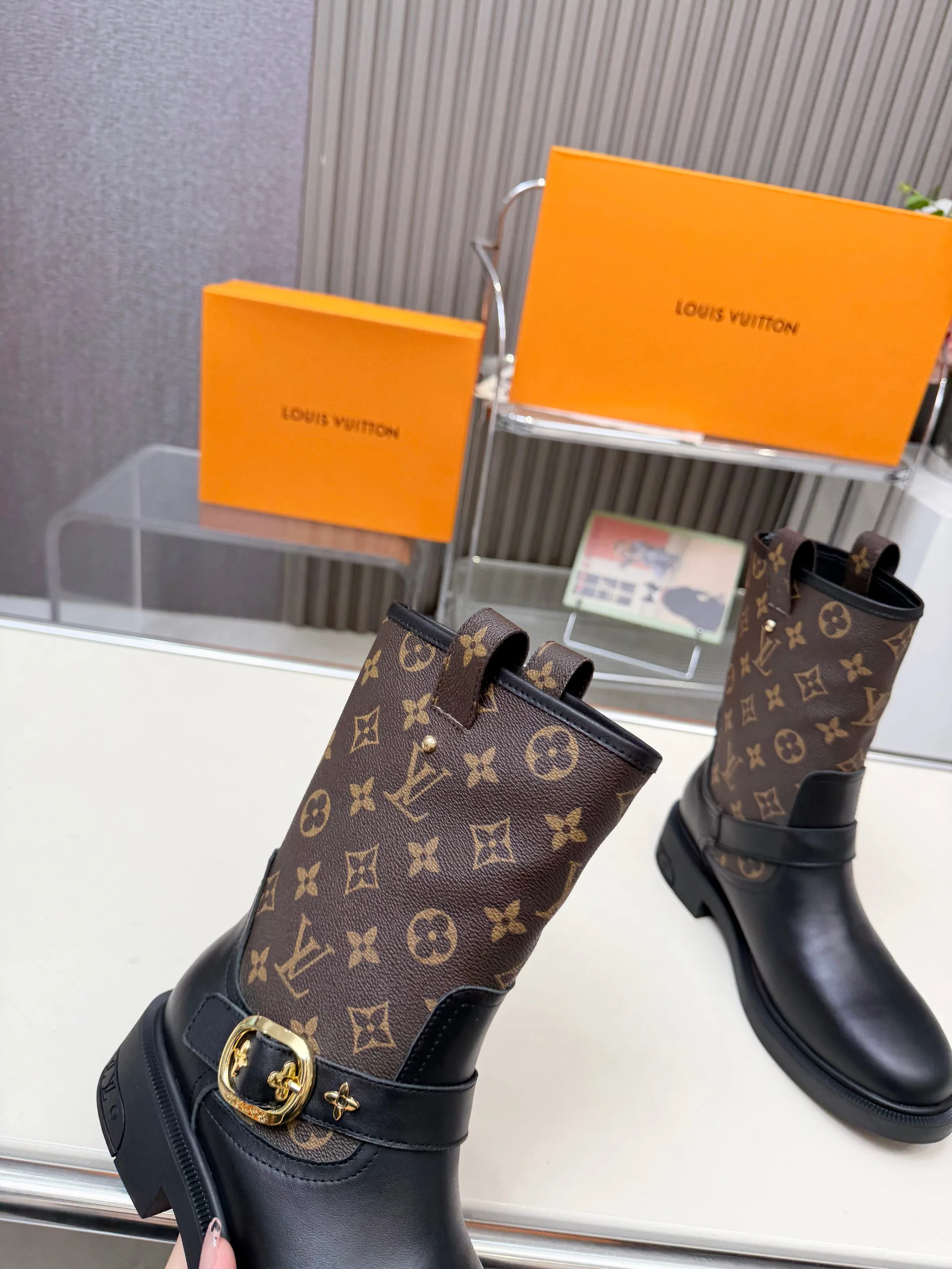 Women's Ankle Boots LOUIS VUITTON 18279809