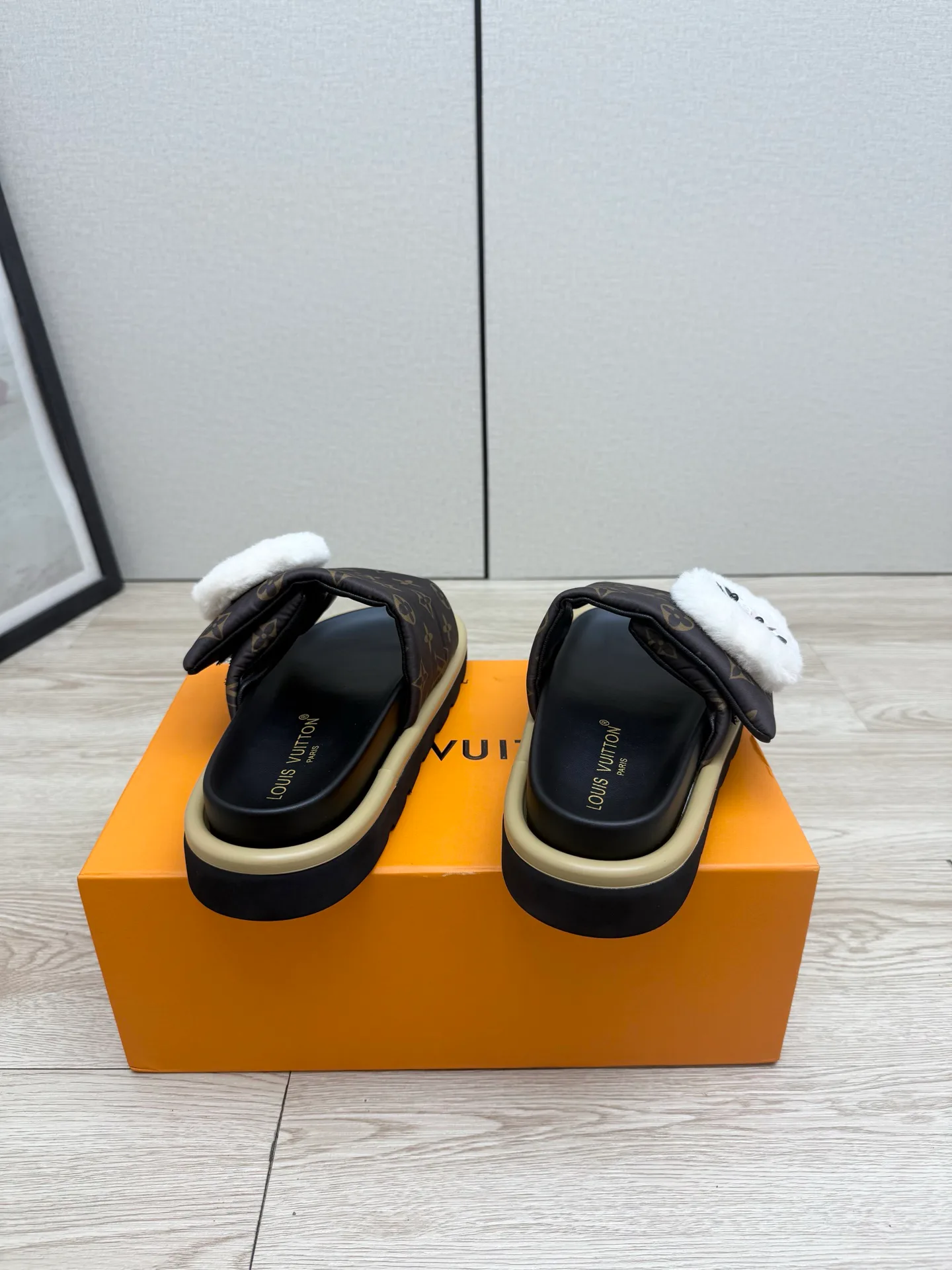 Women's Flip-Flops LOUIS VUITTON 17827457