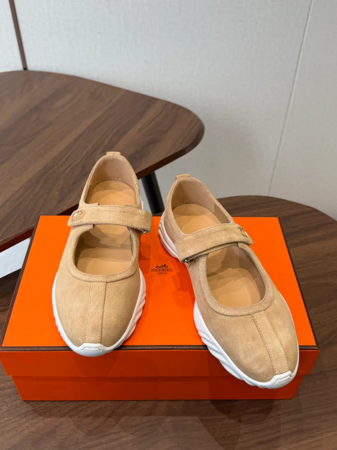 Кроссовки Женские Hermes 18687396