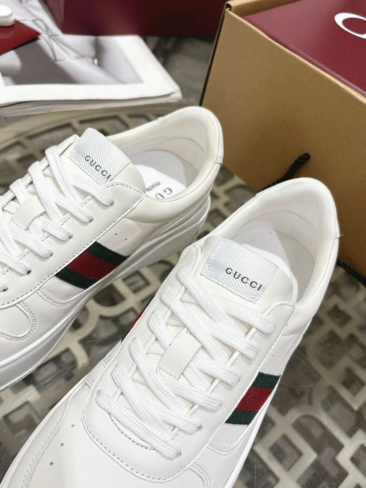 Women's Sneakers GUCCI 18369588