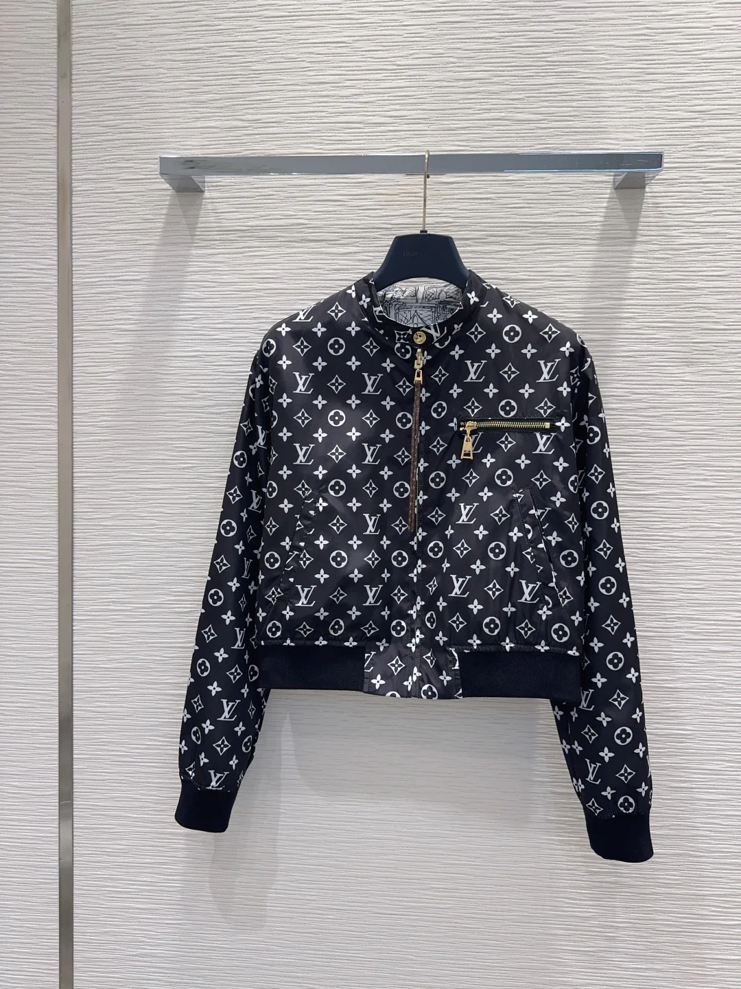 Women's Jackets And Down Jackets LOUIS VUITTON 18023312