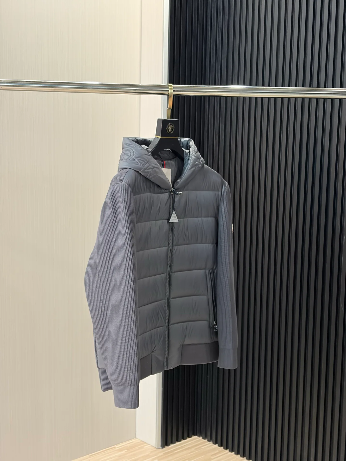 Women's Jackets And Down Jackets MONCLER 18391738