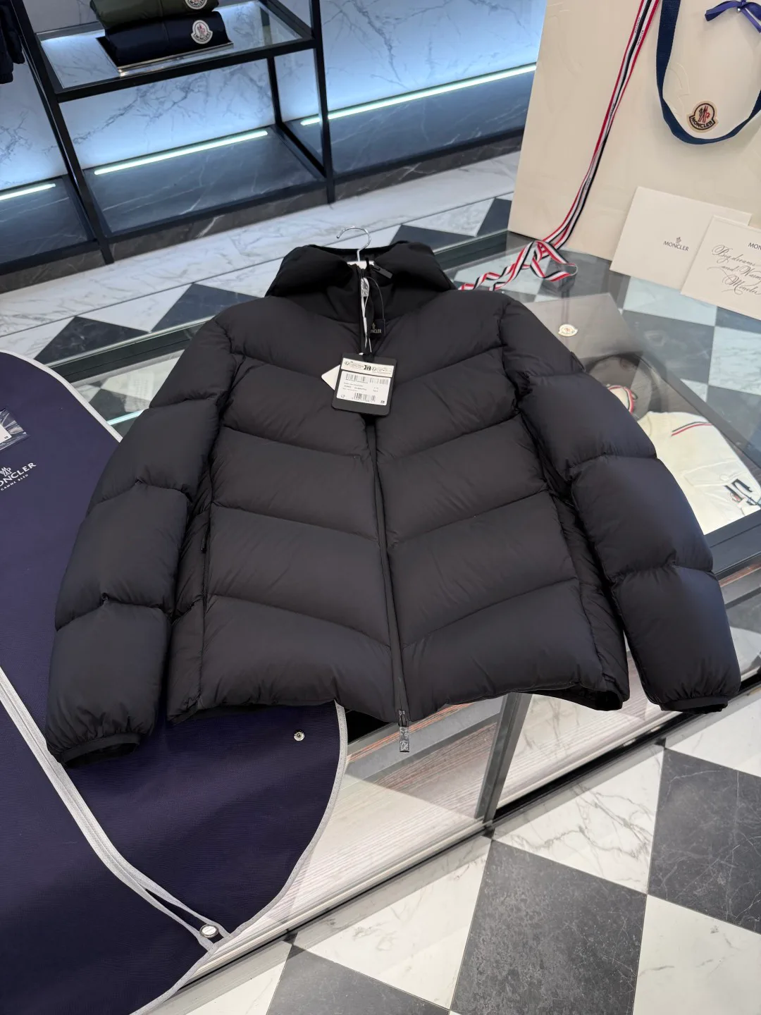 Women's Jackets And Down Jackets MONCLER 17864058