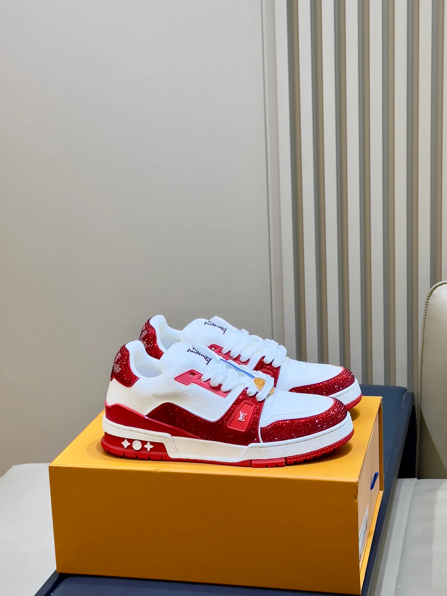 Women's Sneakers LOUIS VUITTON 18073559