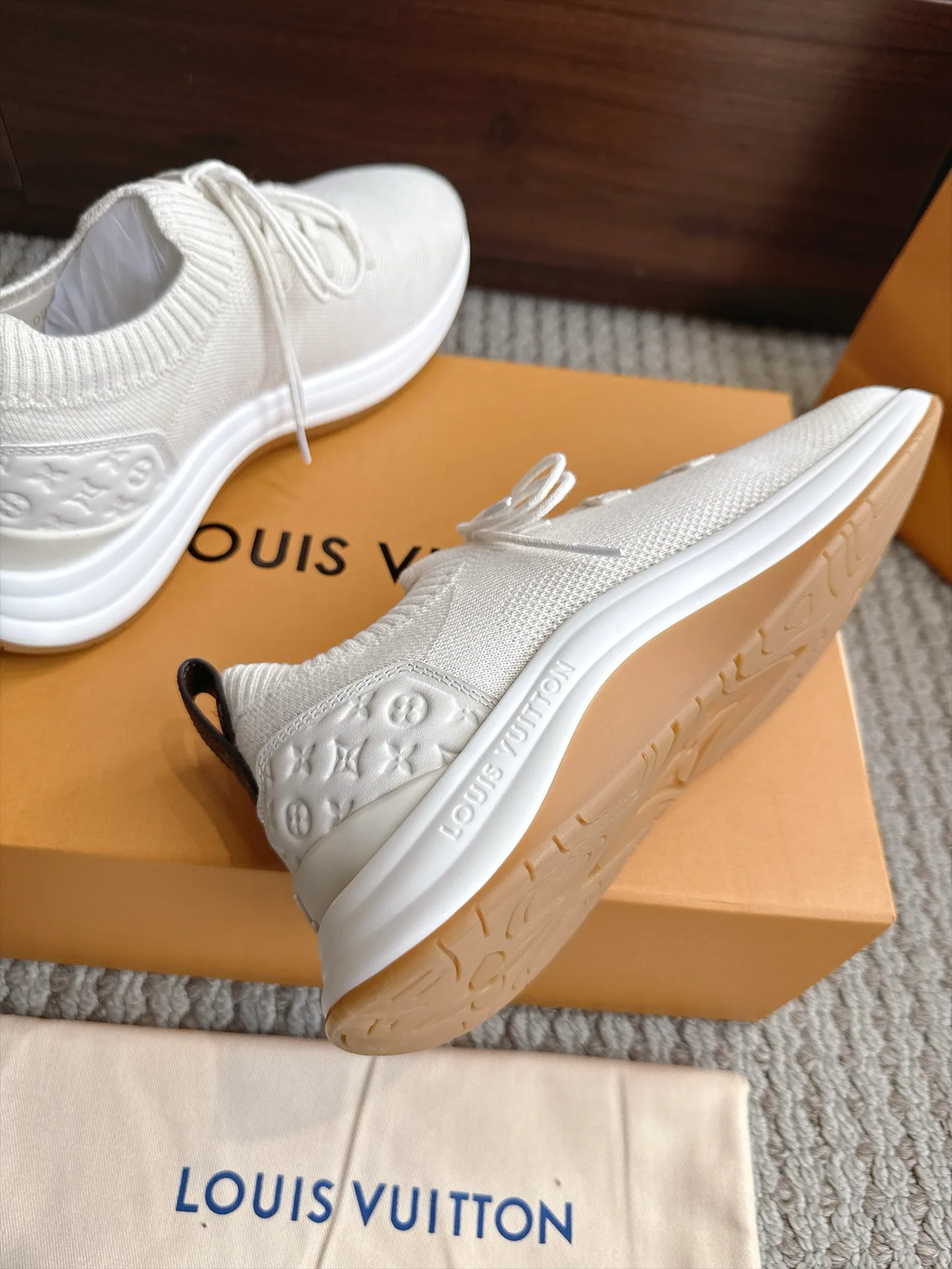 Women's Sneakers LOUIS VUITTON 18333245