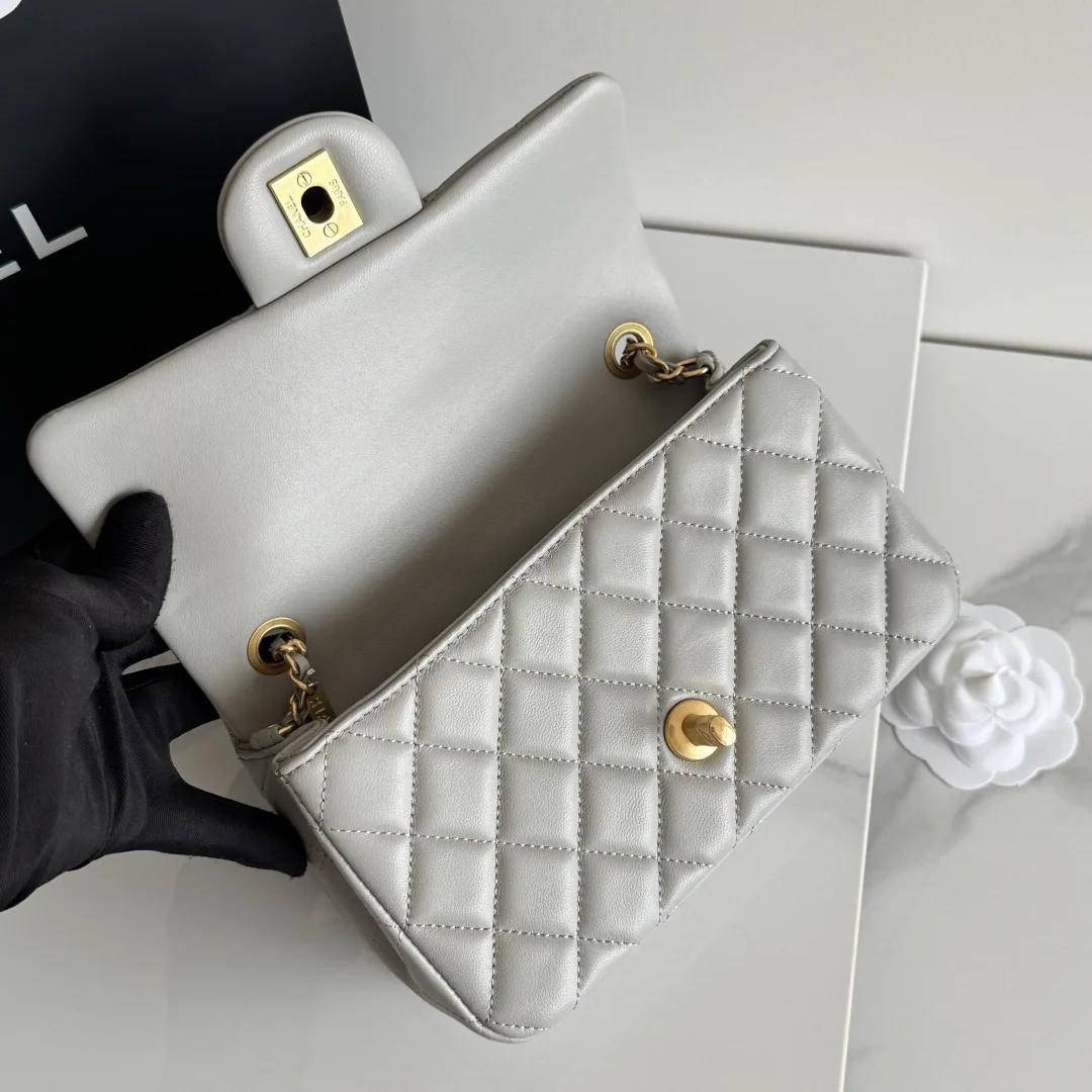 Women's Classic Handbags CHANEL 17827591
