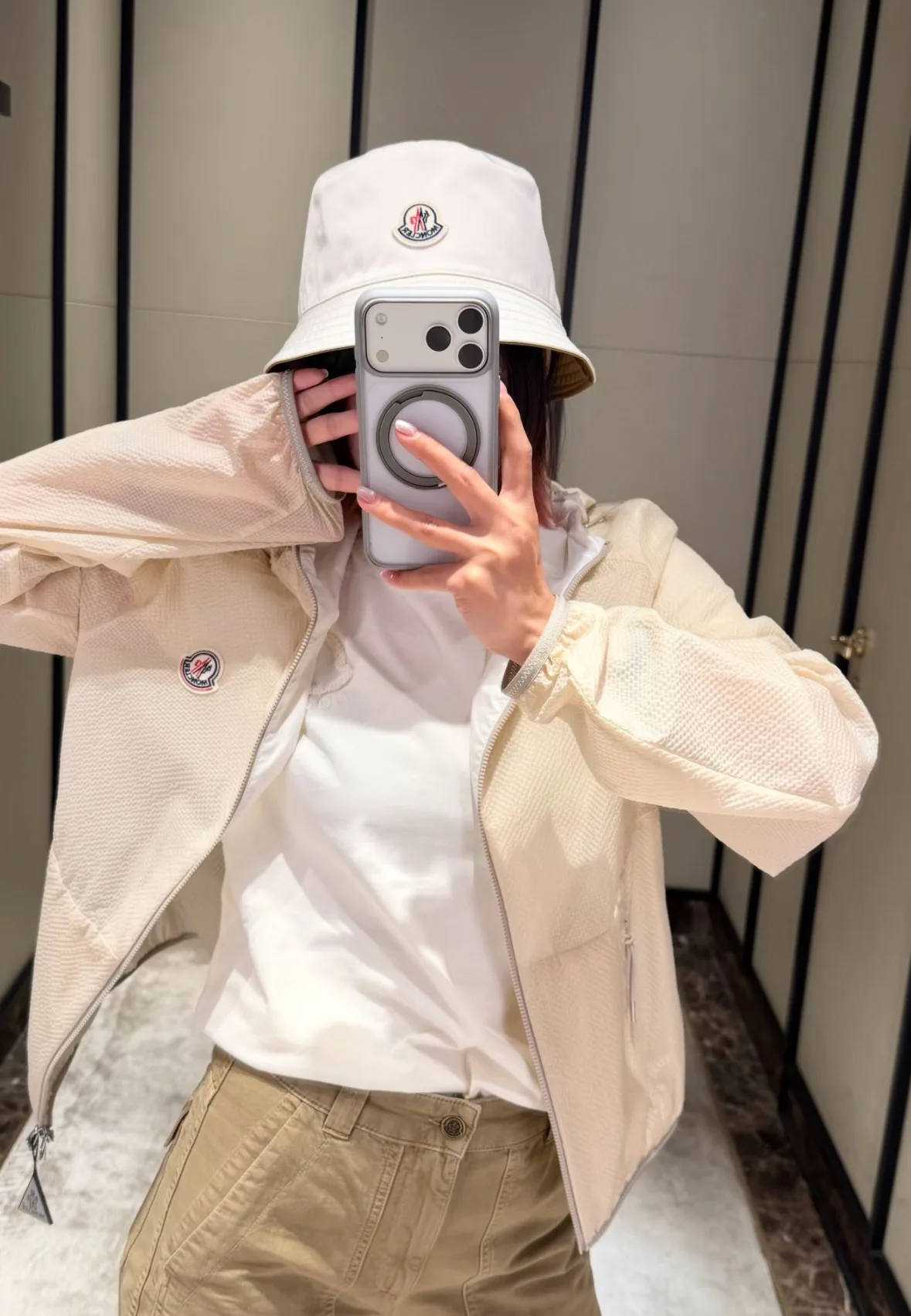 Women's Jackets And Down Jackets MONCLER 17567580