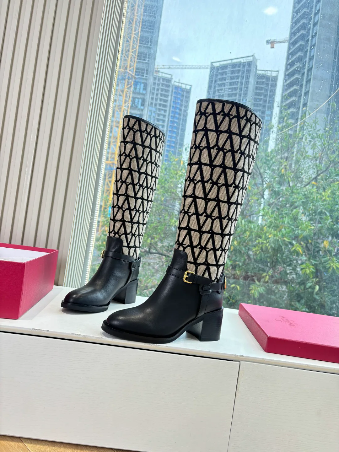 Women's Boots VALENTINO 18356257