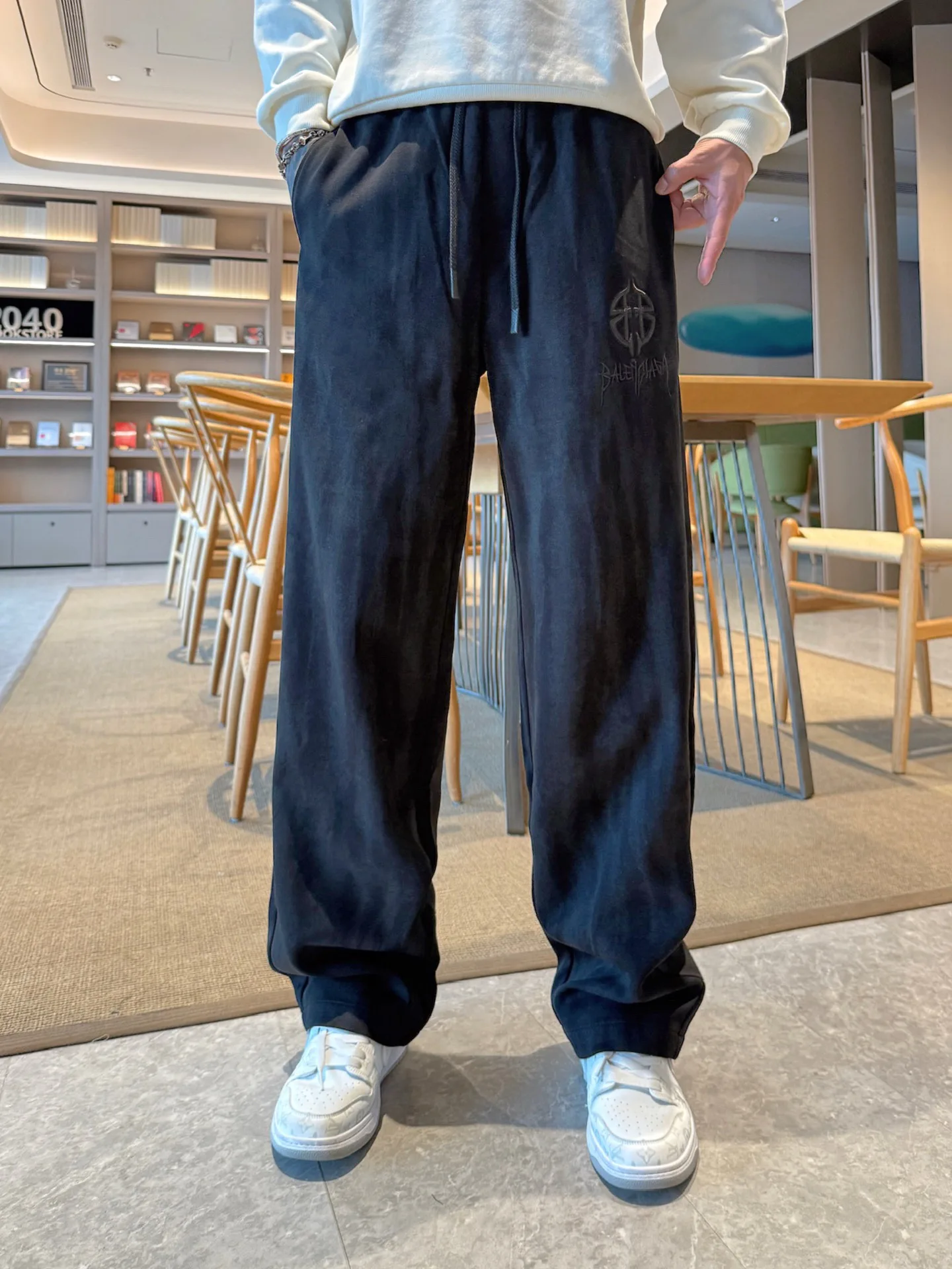 Men's Trousers BALENCIAGA 18345806
