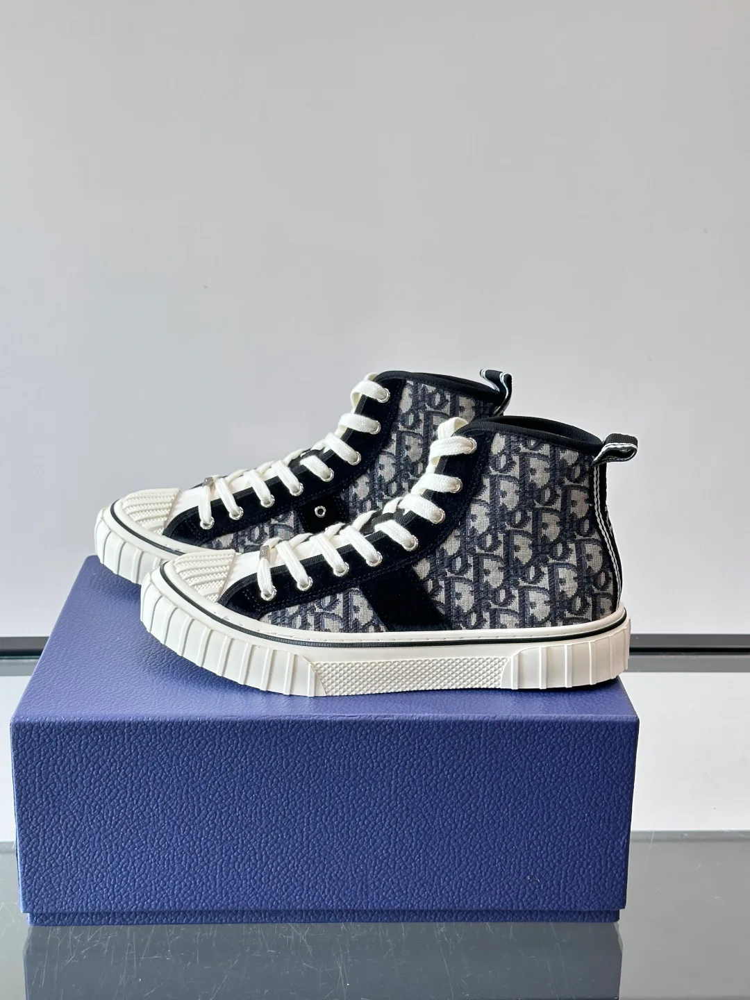 Women's Sneakers CHRISTIAN DIOR 18102157