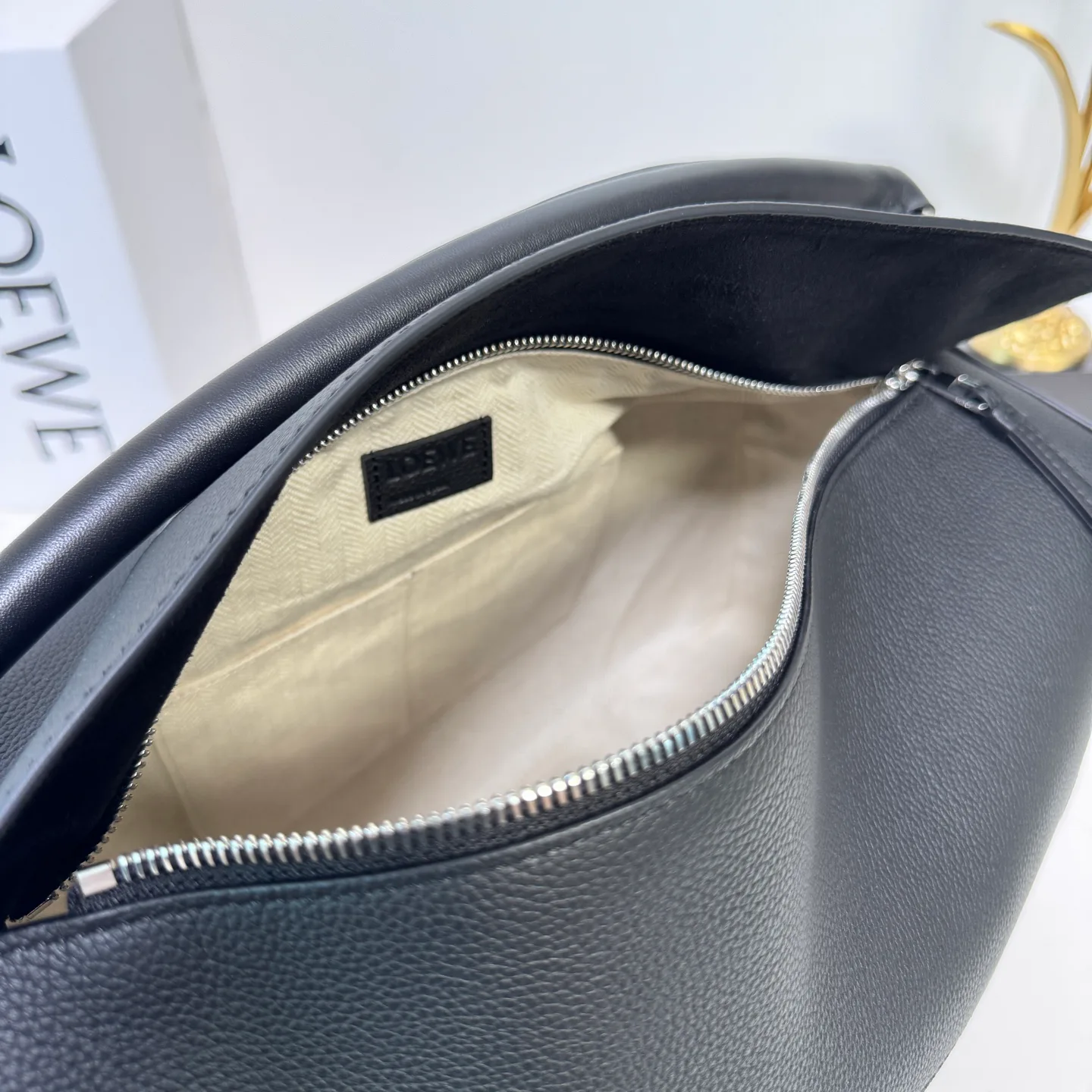 Women's Classic Handbags LOEWE 18030346