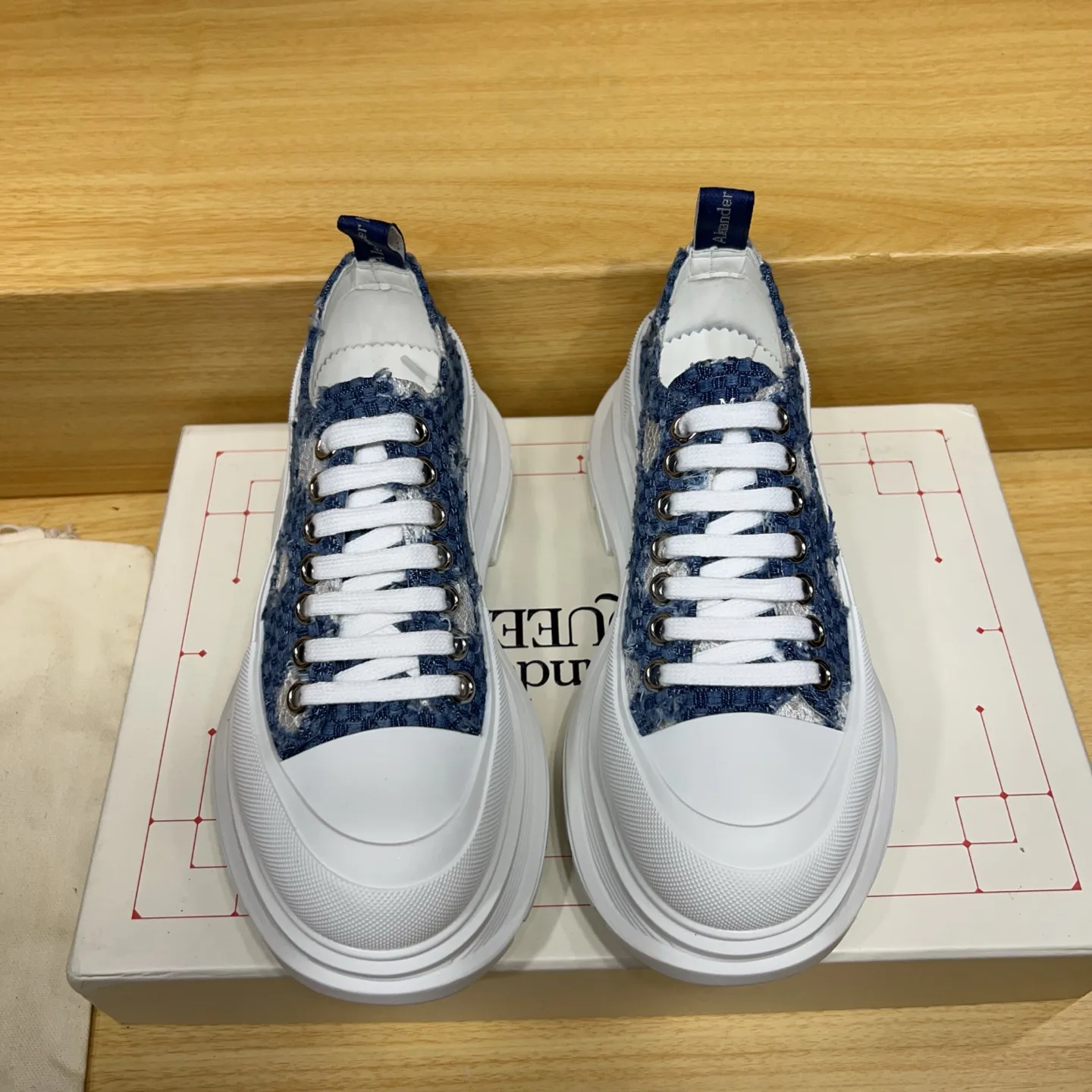 Women's Sneakers ALEXANDER MCQUEEN 17545166