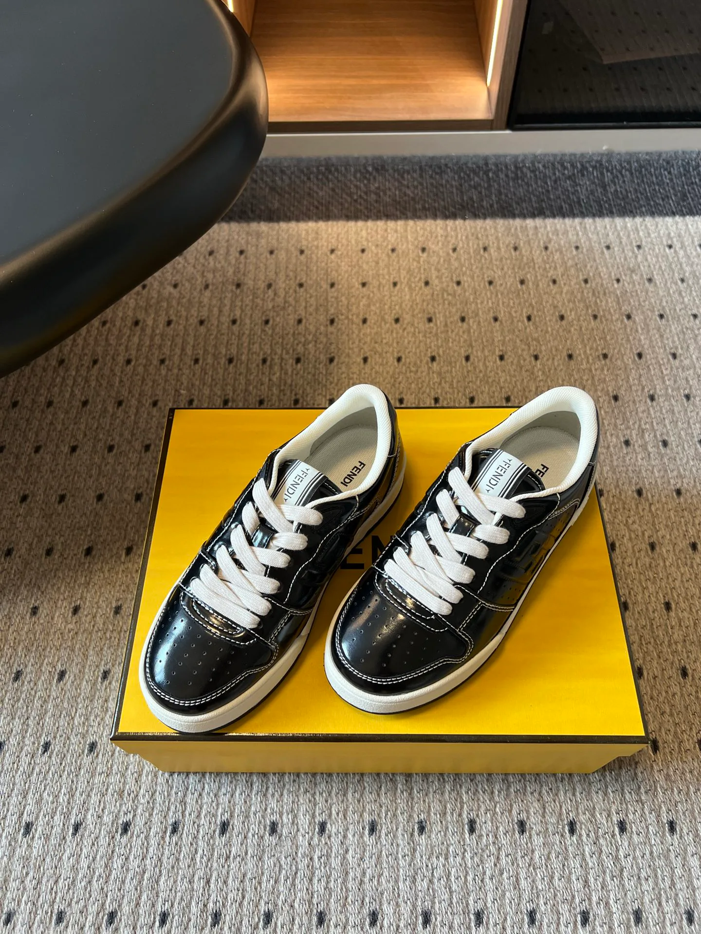 Women's Sneakers FENDI 17696177