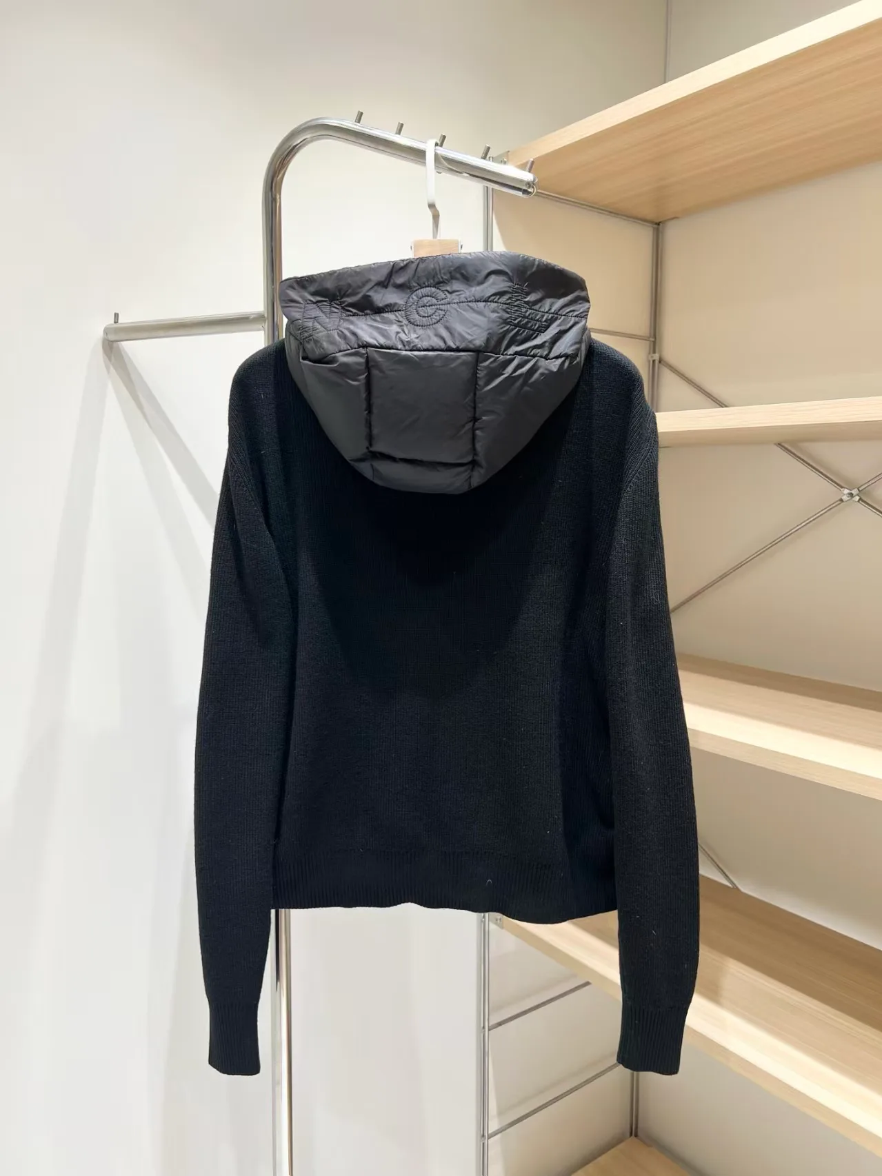 Women's Jackets And Down Jackets MONCLER 18131383