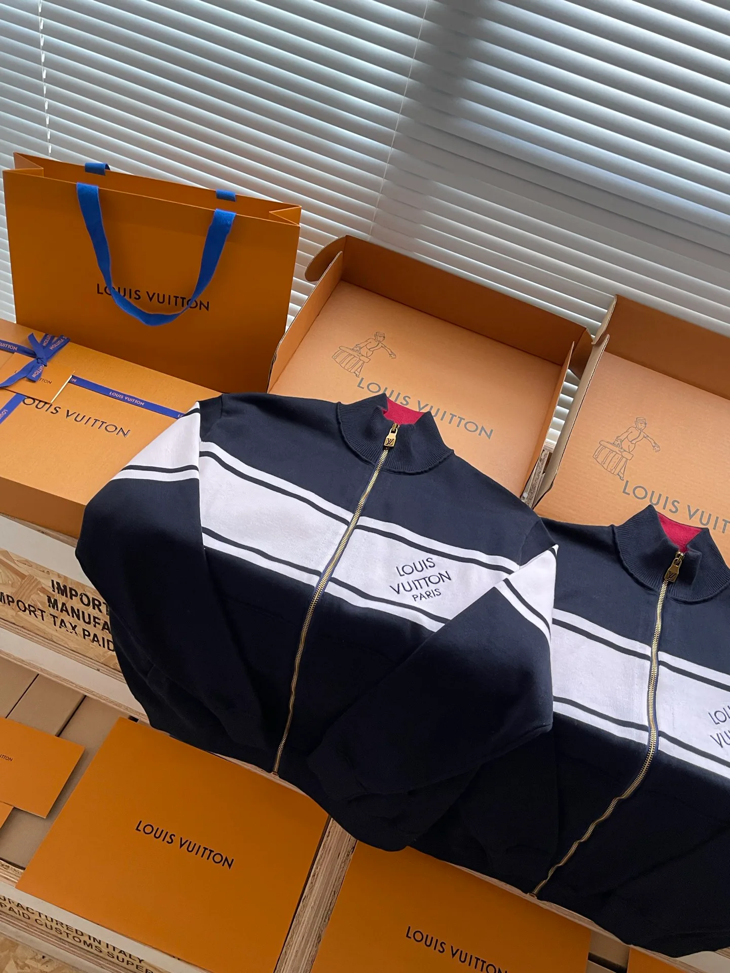 Men's Jackets And Down Jackets LOUIS VUITTON 18413971