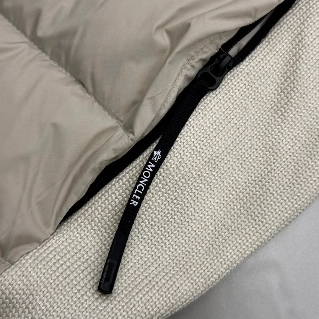 Women's Jackets And Down Jackets MONCLER 17296406
