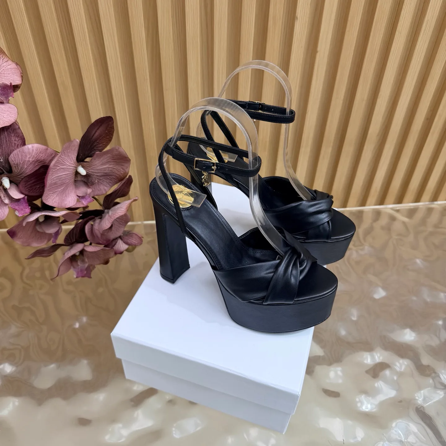 Women's Open-Toe Sandals SAINT LAURENT 18235636