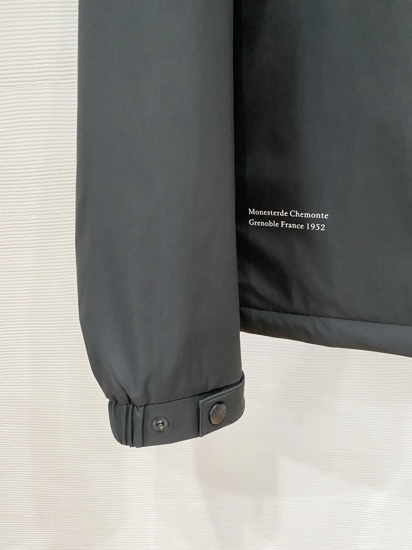Men's Jackets And Down Jackets MONCLER 18374657