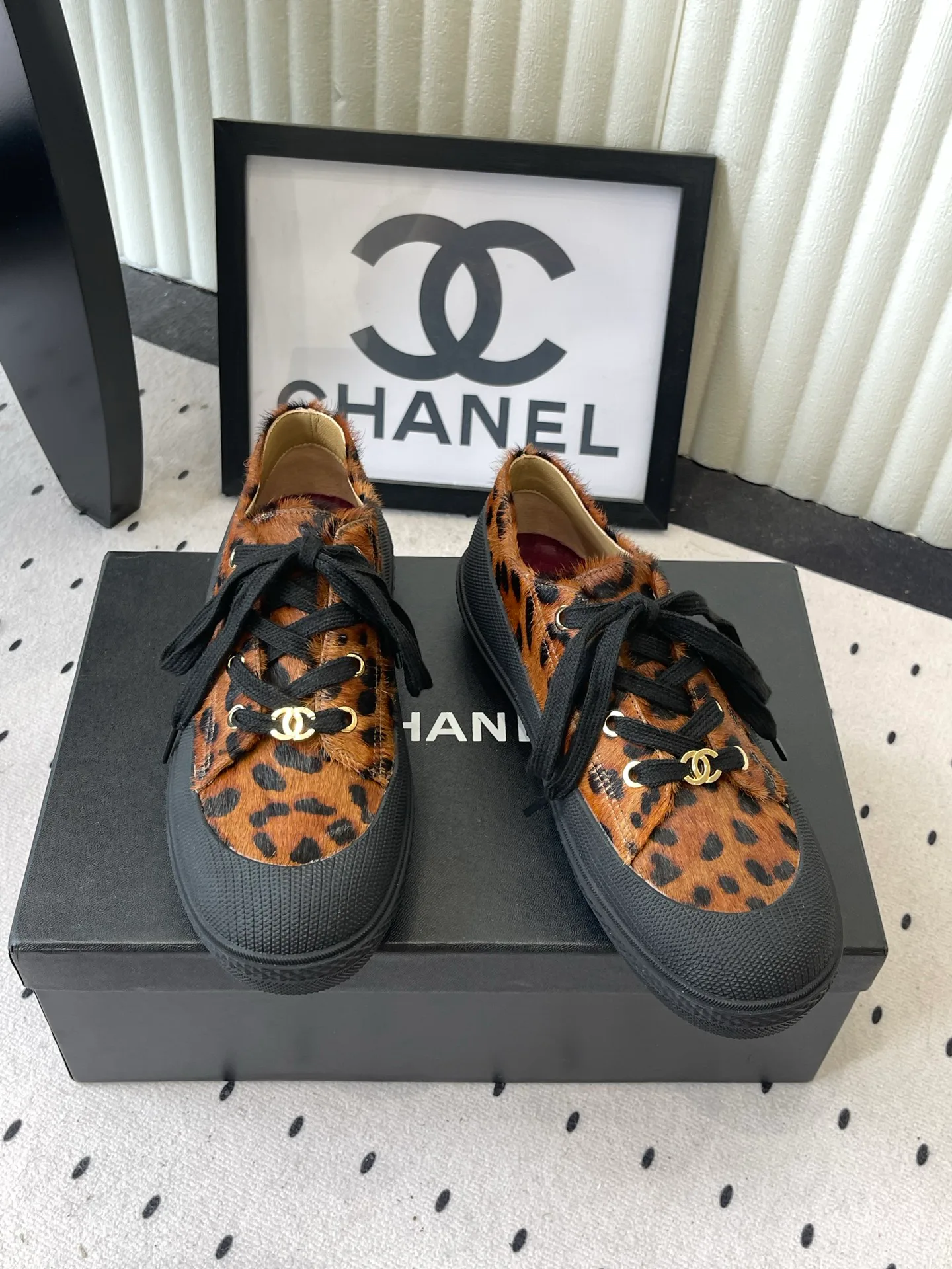 Women's Sneakers CHANEL 18069870