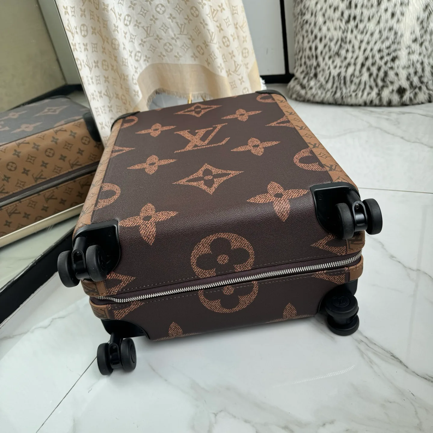 Suitcases LOUIS VUITTON 17801480