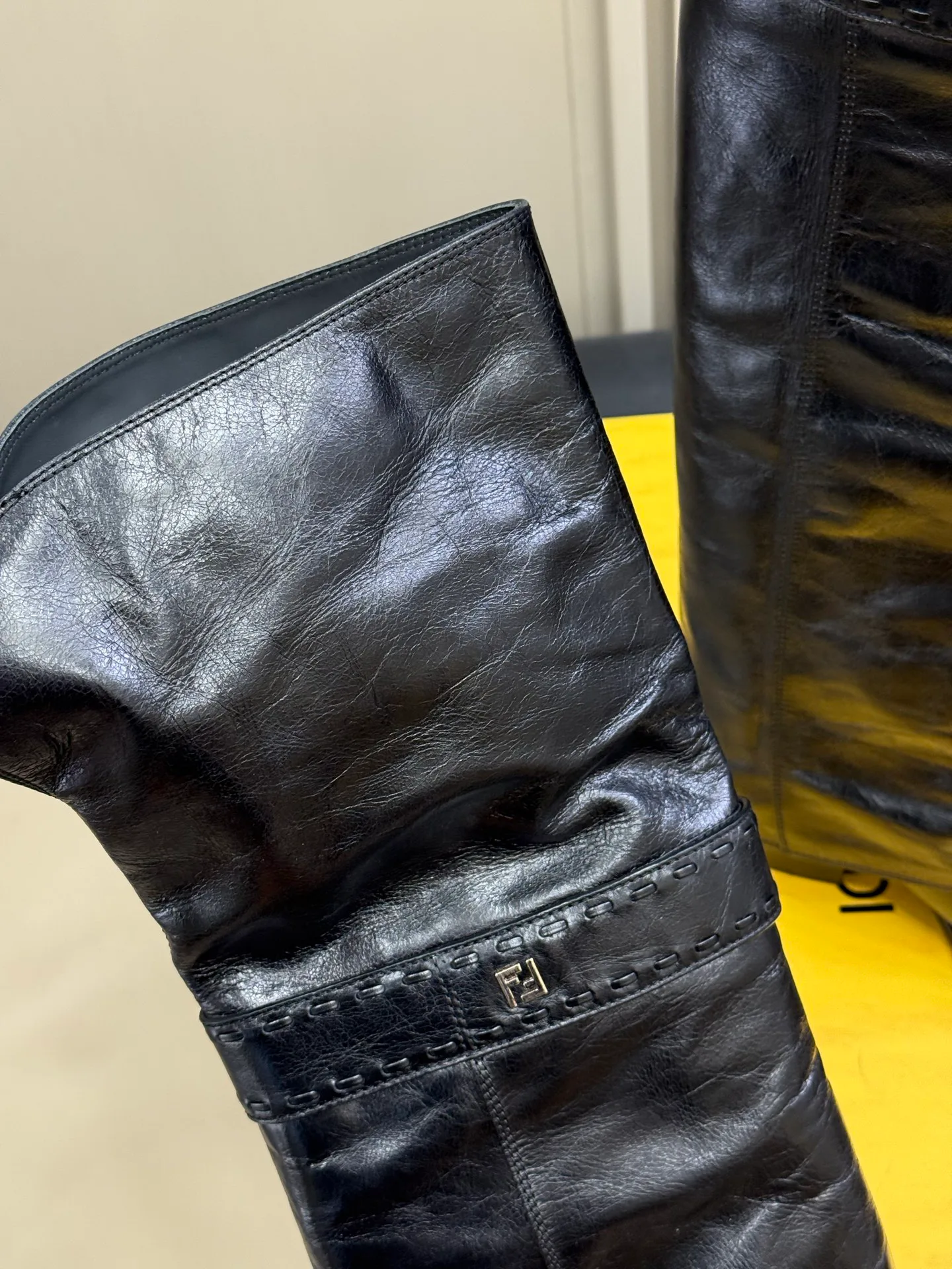 Women's Boots FENDI 18370133
