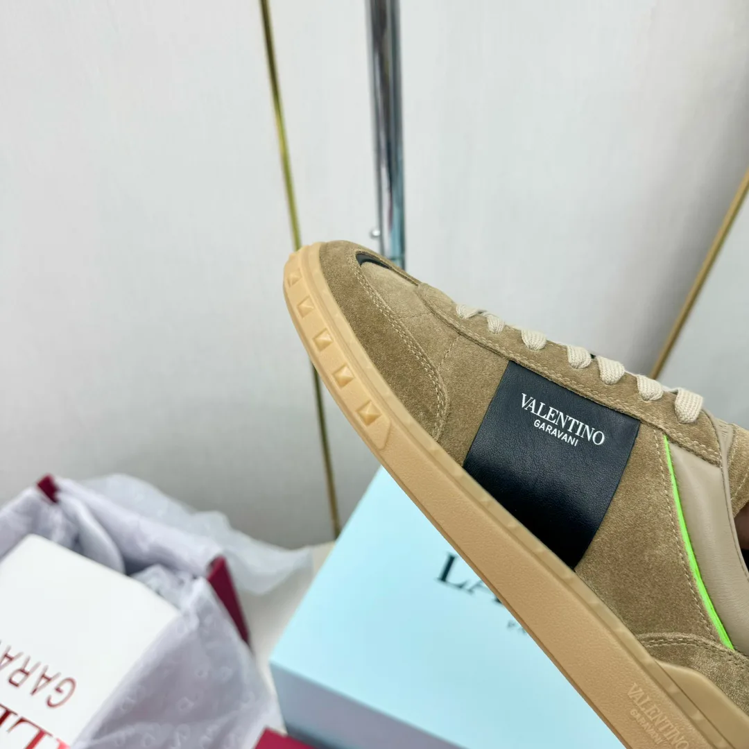 Women's Sneakers VALENTINO 17955032