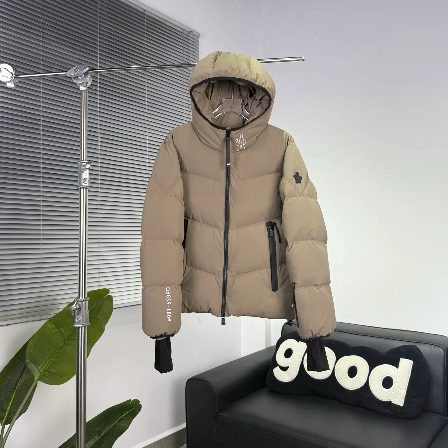 Men's Jackets And Down Jackets MONCLER 18415693