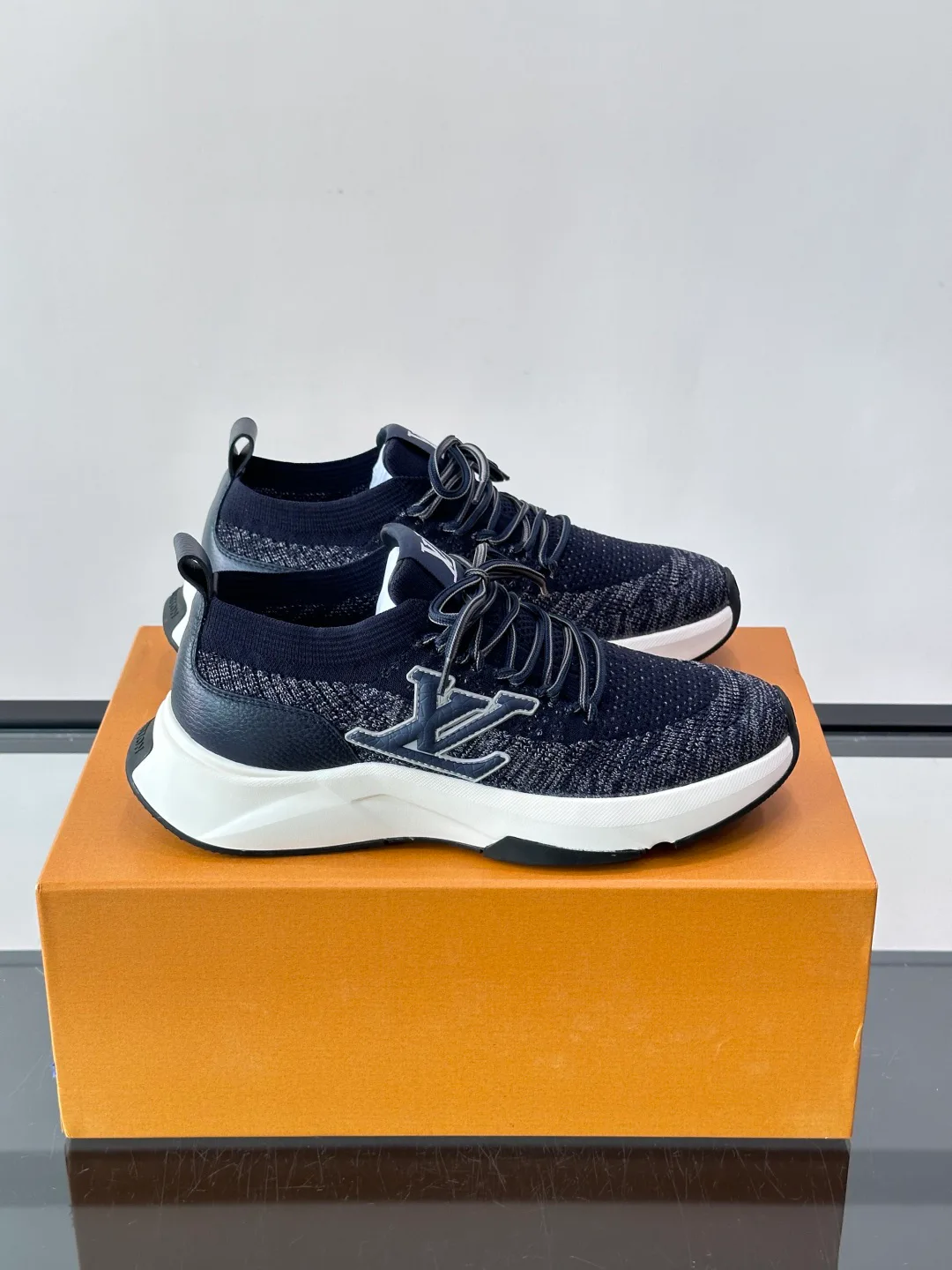 Men's Sneakers LOUIS VUITTON 18102385