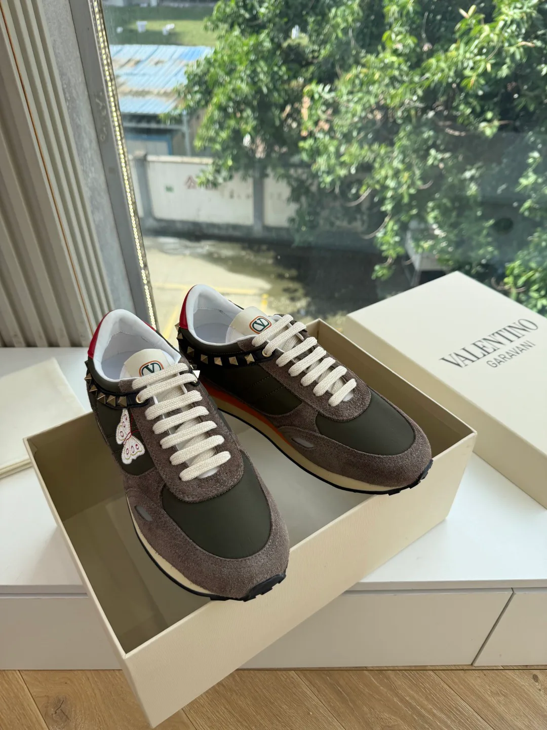Women's Sneakers VALENTINO 18053446