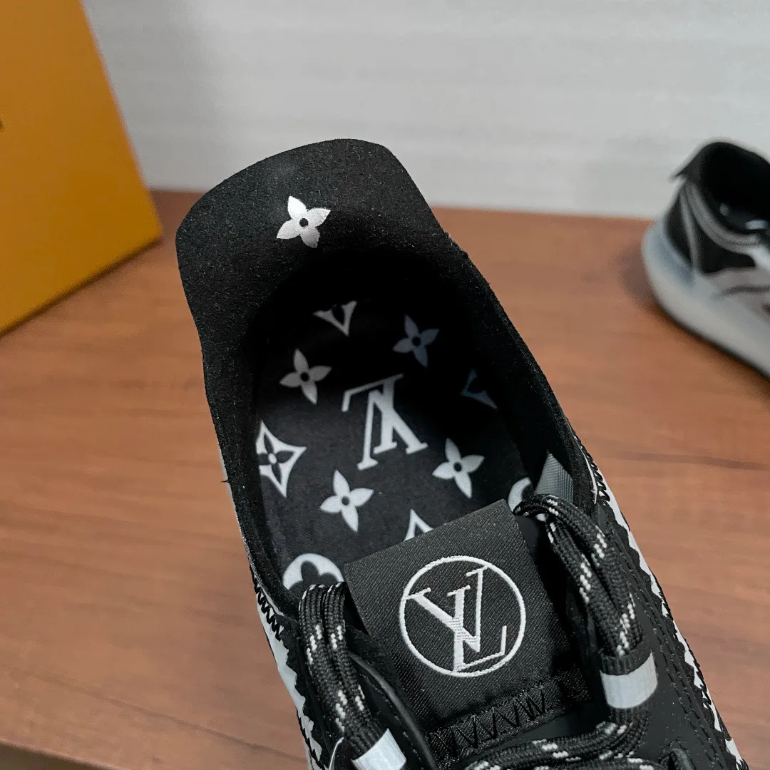 Women's Sneakers LOUIS VUITTON 17542558
