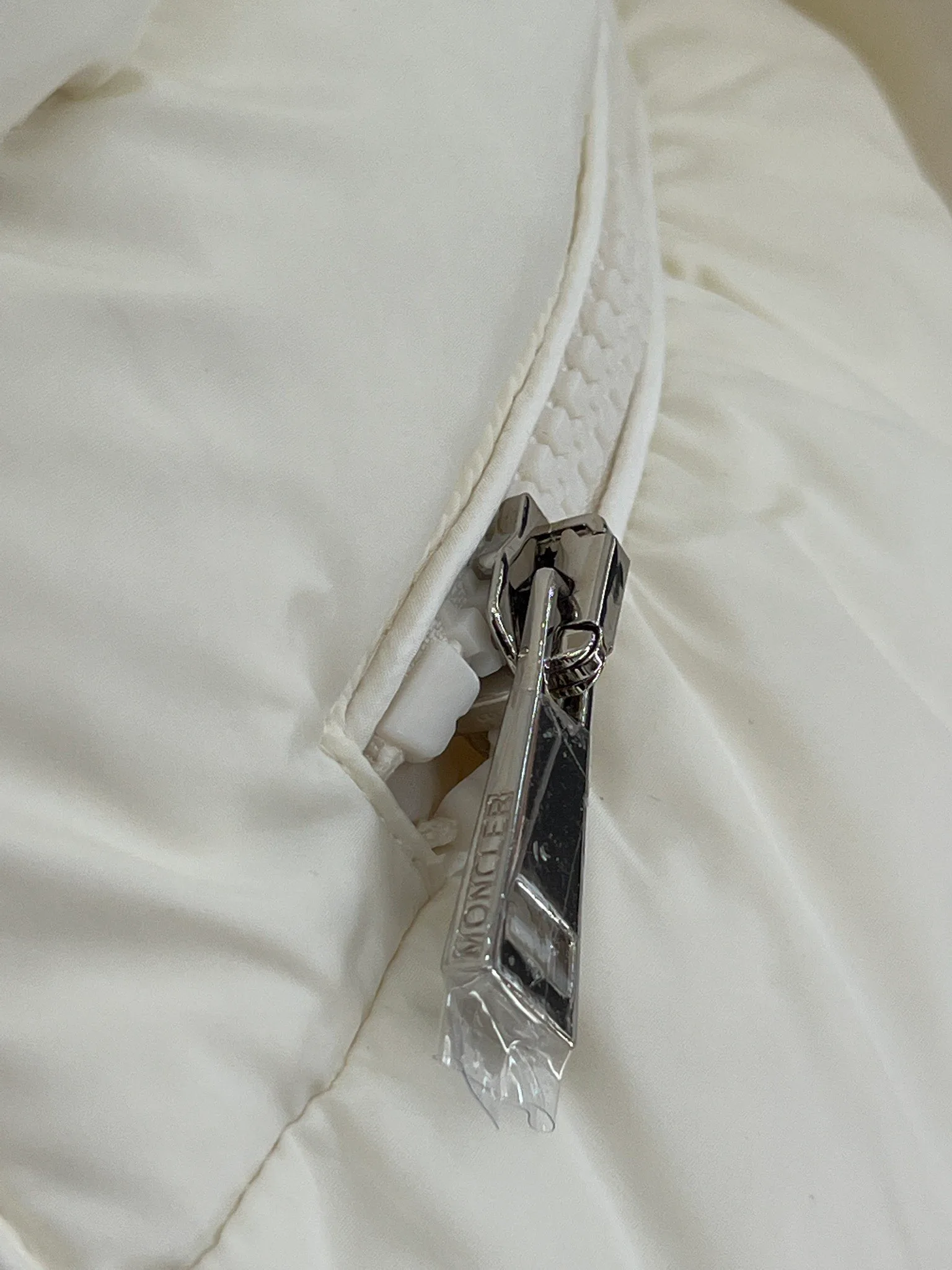 Women's Jackets And Down Jackets MONCLER 18416189