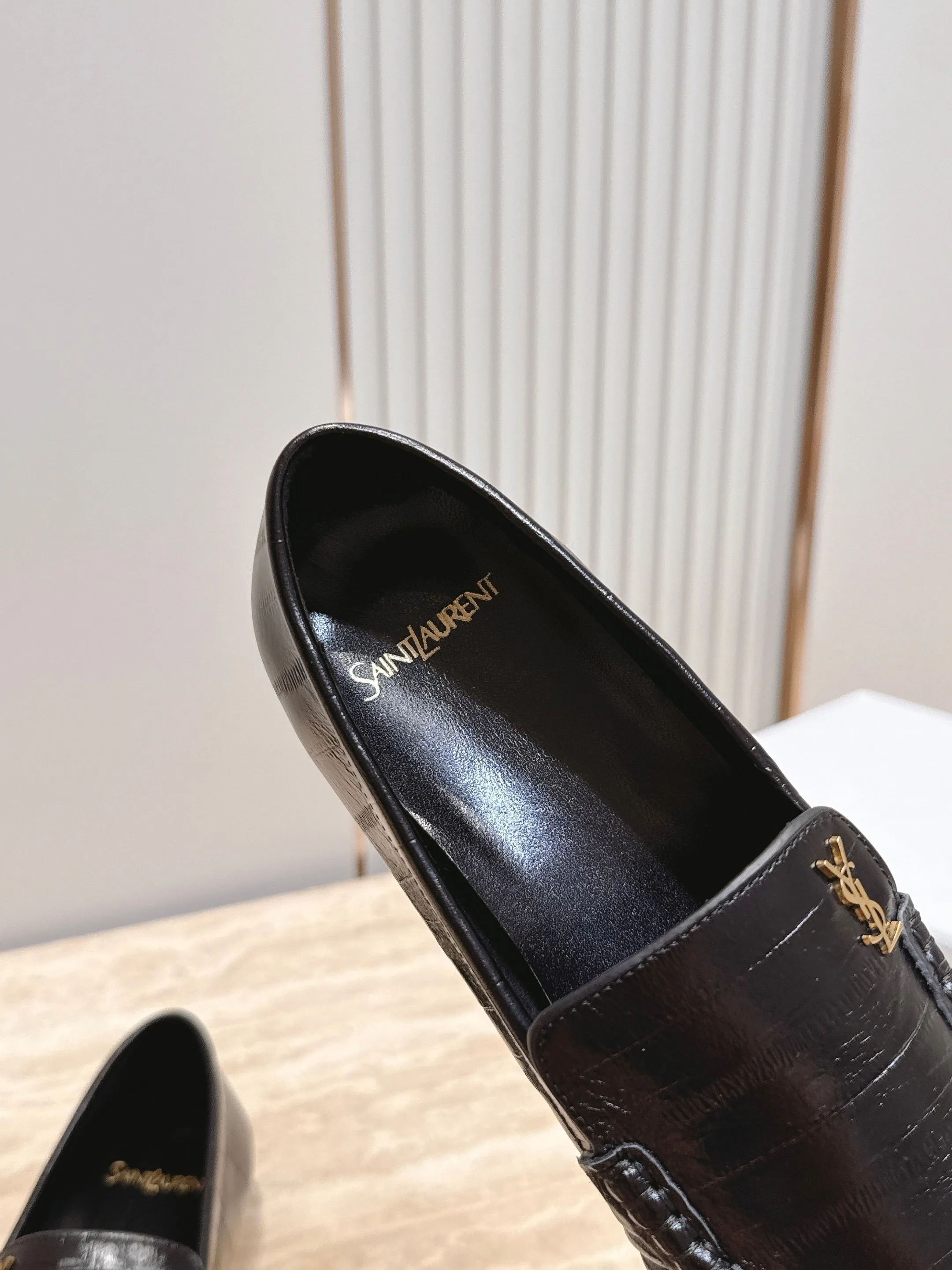 Women's Loafers And Moccasins SAINT LAURENT 17701327