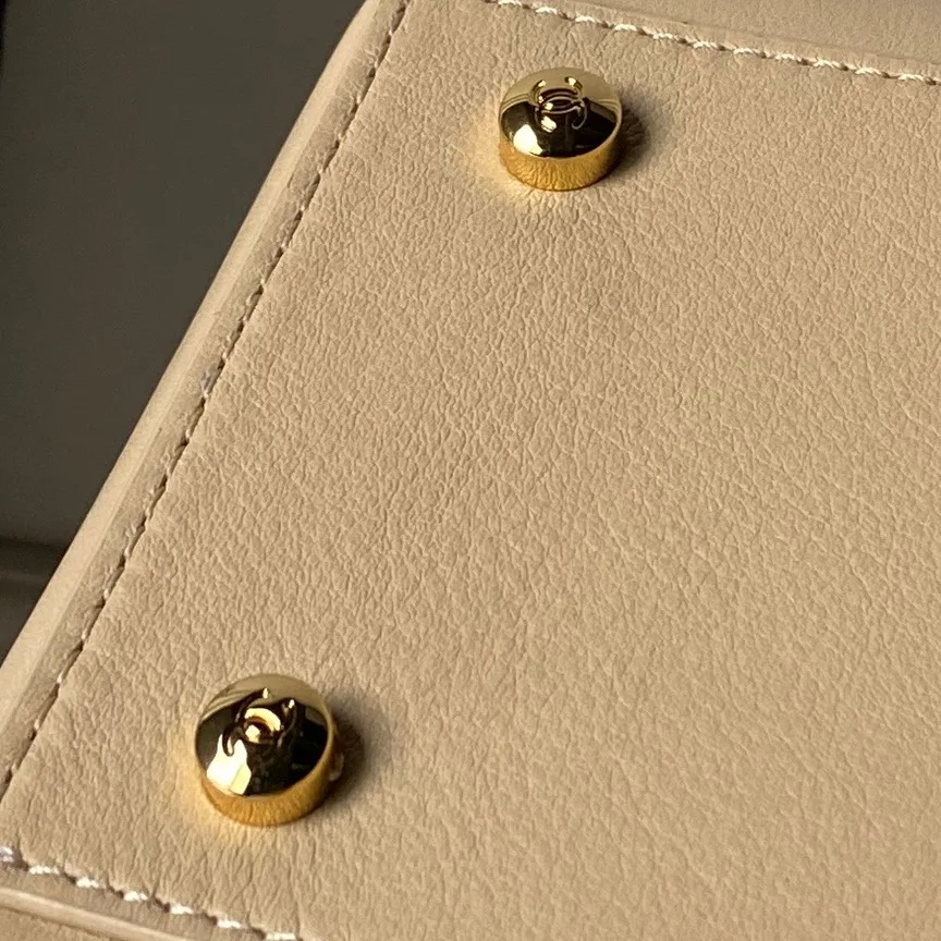 Women's Classic Handbags CHANEL 18207820