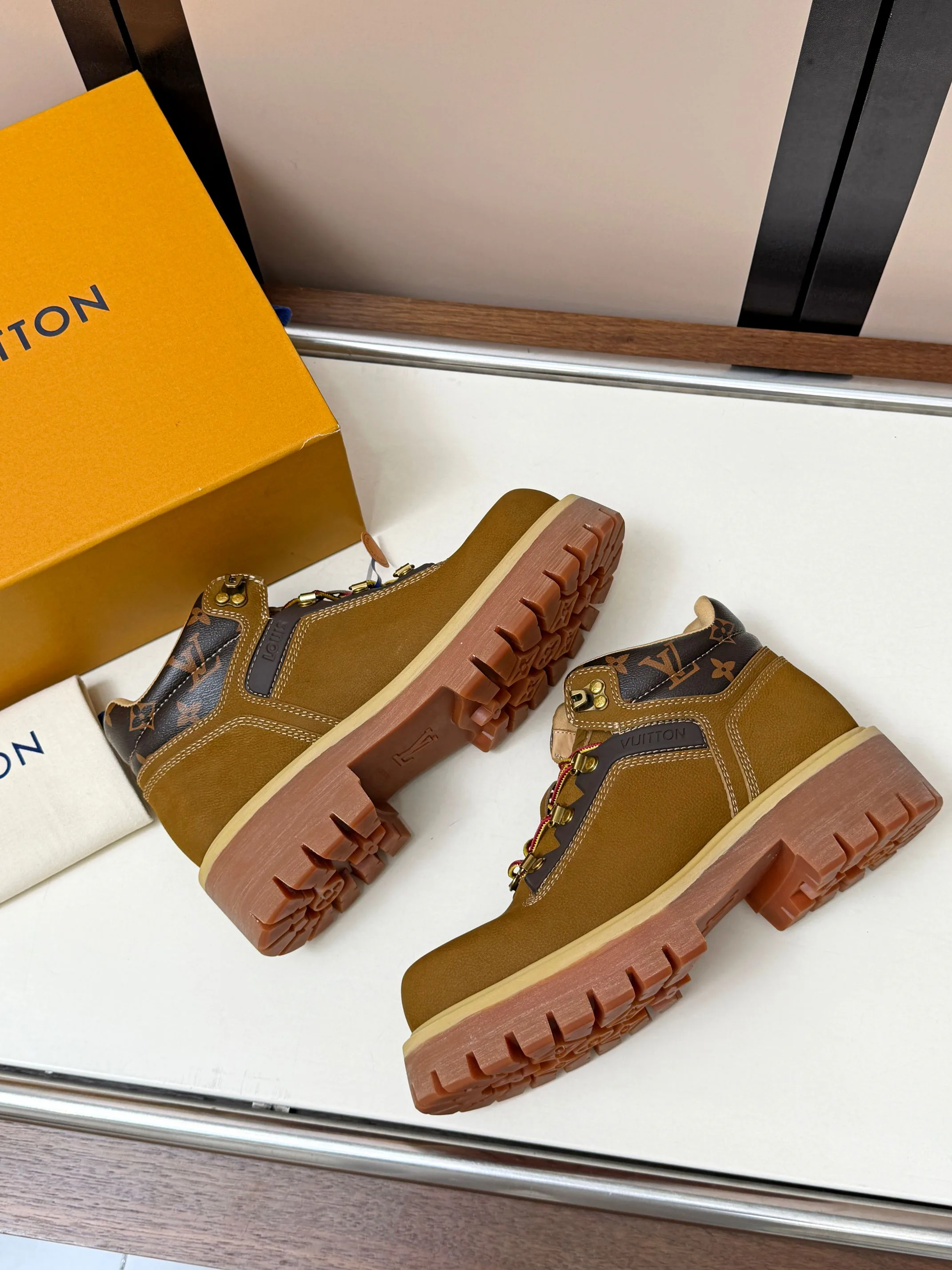 Women's Ankle Boots LOUIS VUITTON 18417473