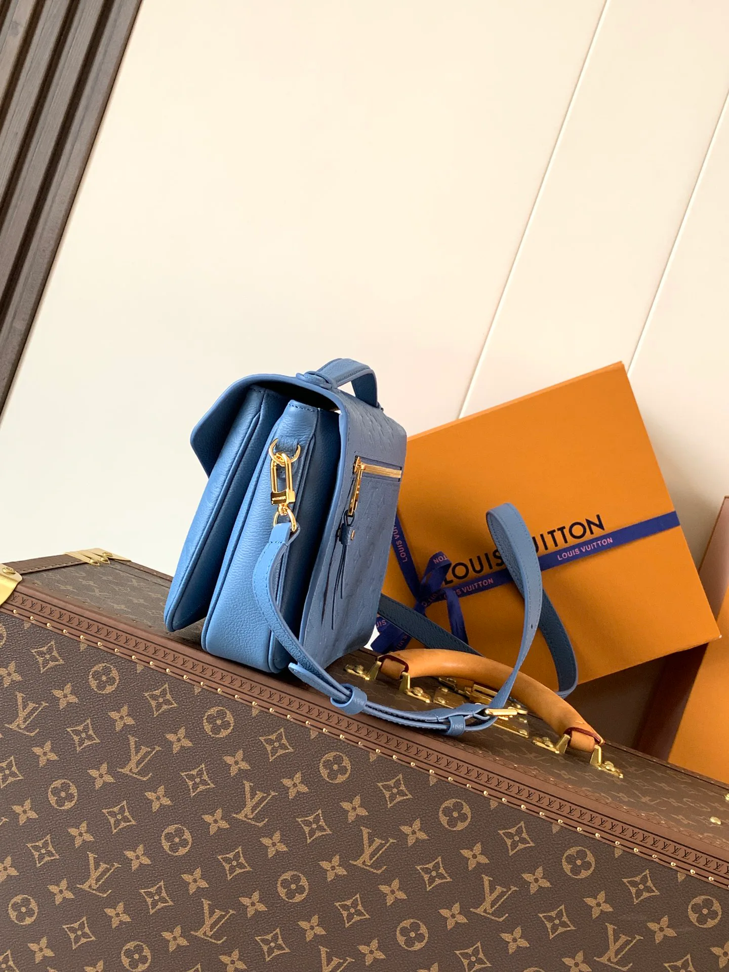 Women's Shoulder Bags LOUIS VUITTON 18153216