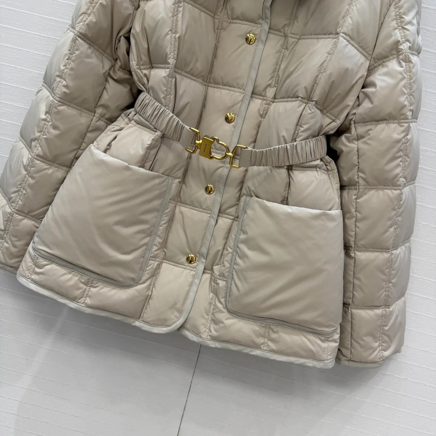 Women's Jackets And Down Jackets MONCLER 17944642