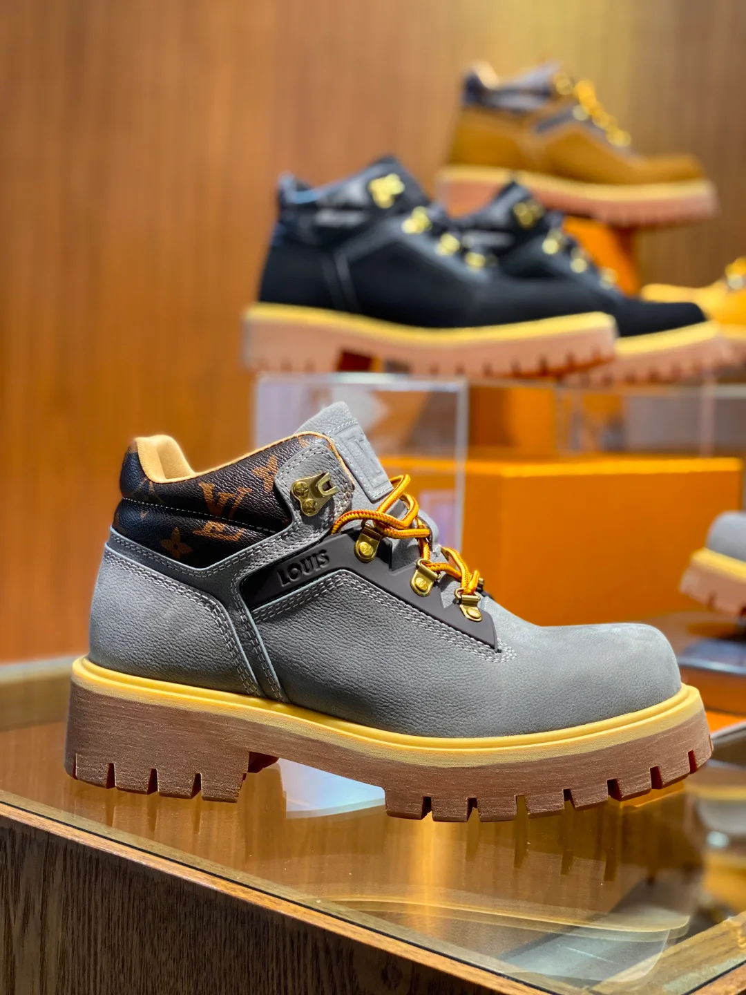 Men's Ankle Boots LOUIS VUITTON 18363480
