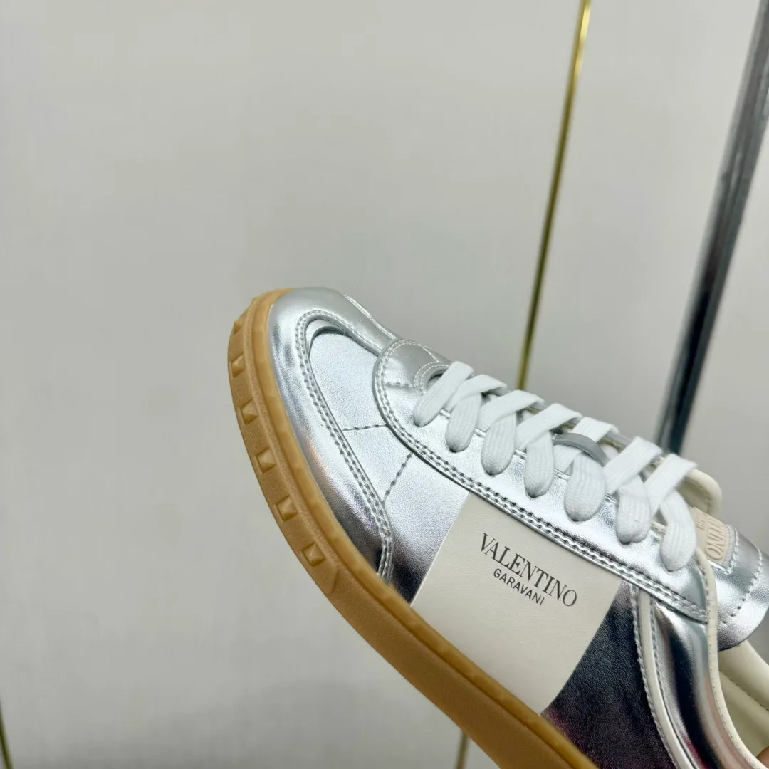 Women's Sneakers VALENTINO 17955028