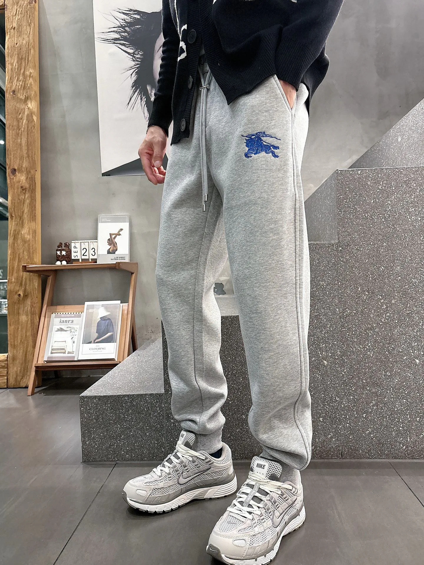 Брюки Мужские Burberry 18596885