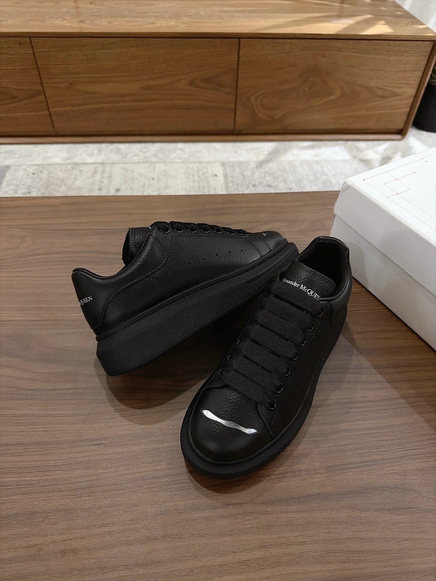 Women's Sneakers ALEXANDER MCQUEEN 18219649