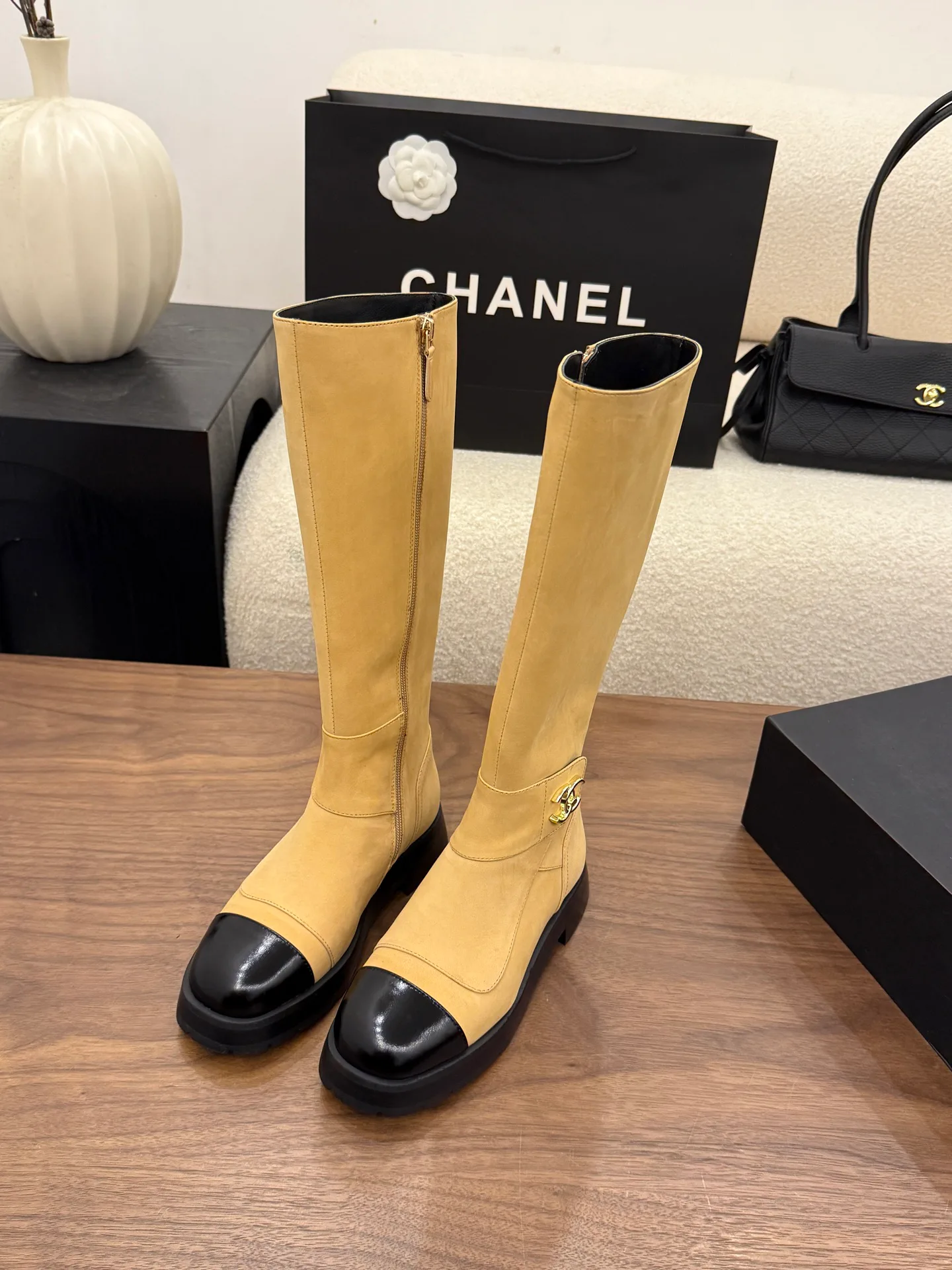 Women's Boots CHANEL 18323366