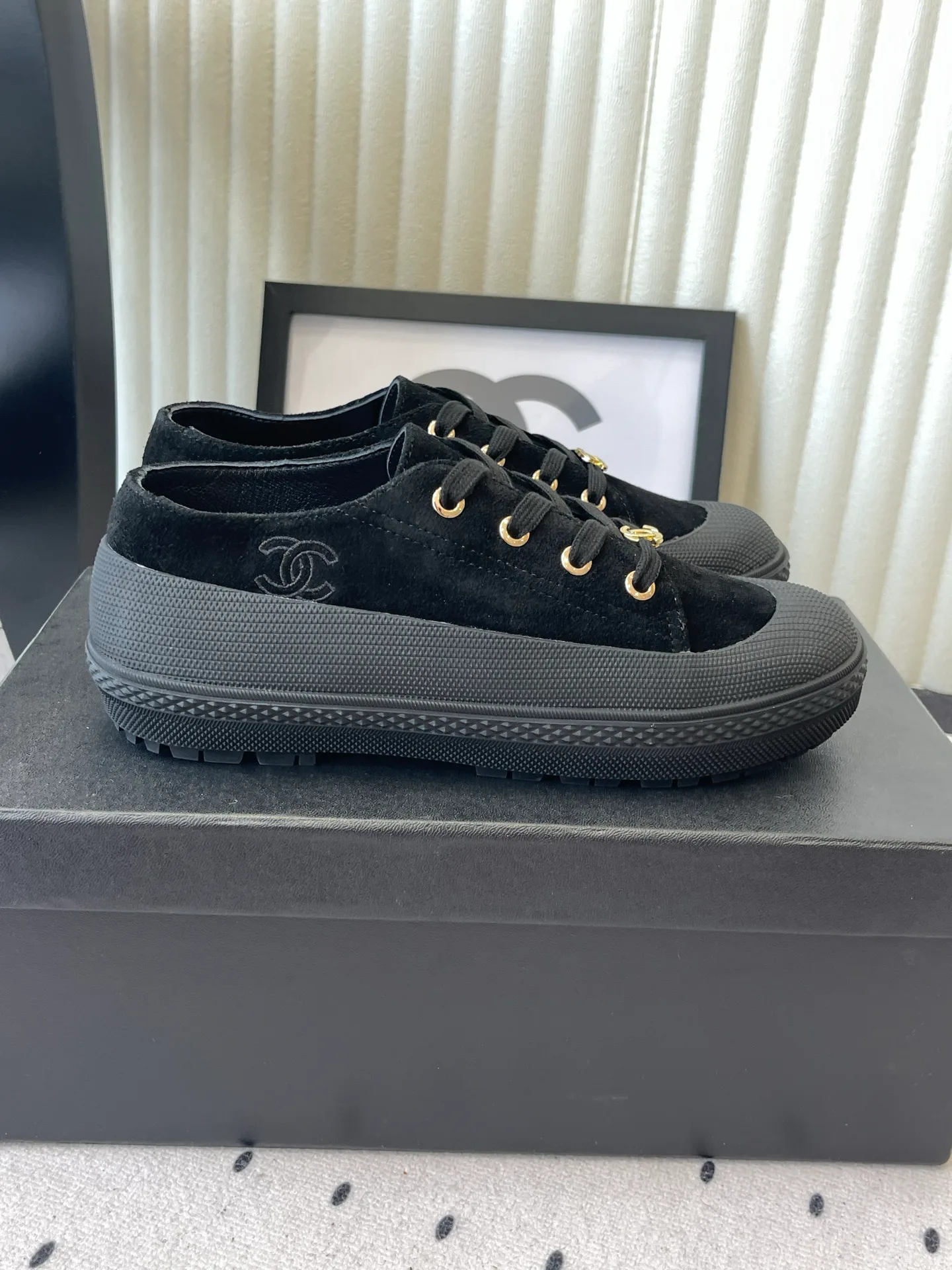 Women's Sneakers CHANEL 18069861