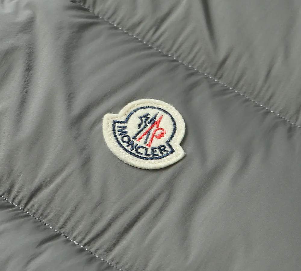 Men's Vests MONCLER 18345547