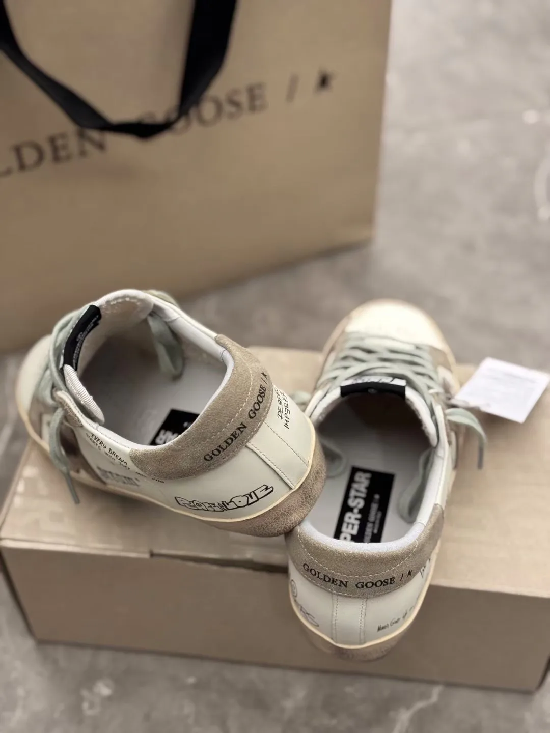Women's Sneakers GOLDEN GOOSE 18265593